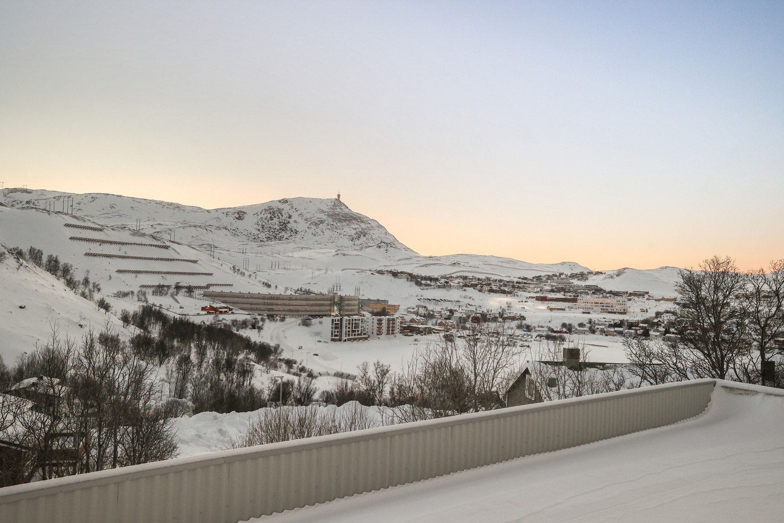 Fra stuen har man en flott utsikt over Storvannet. Galleribilde
