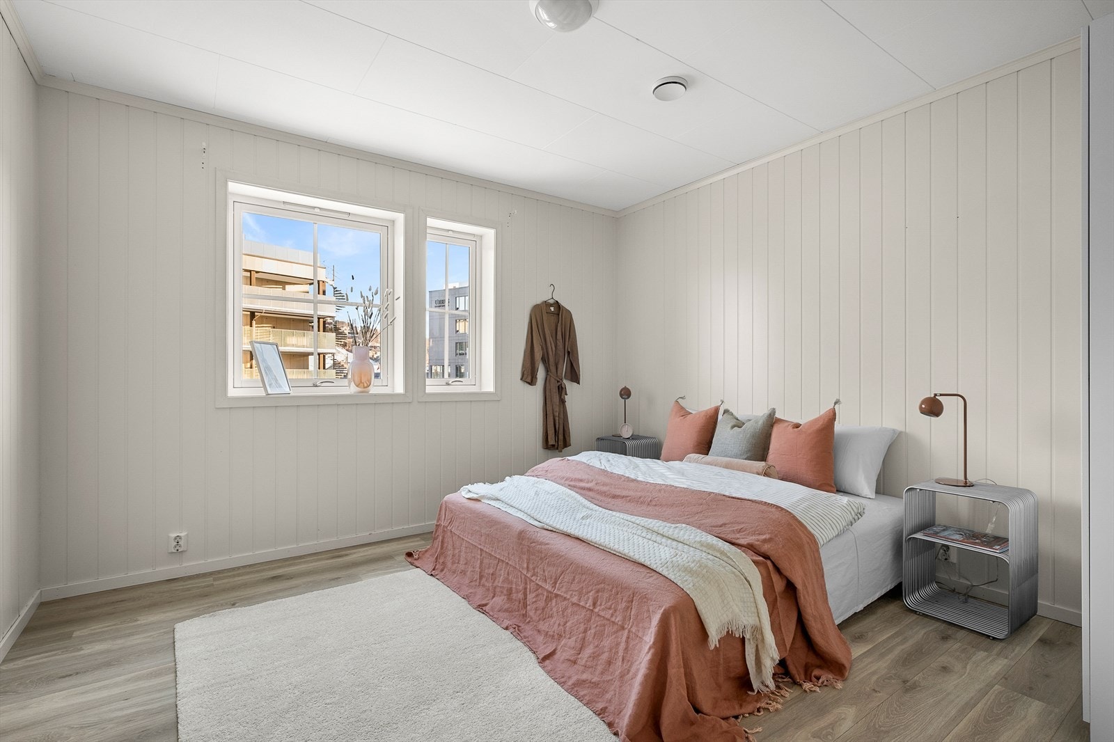 I 1. etasje får du et stort soverom på hele 15kvm. Galleribilde