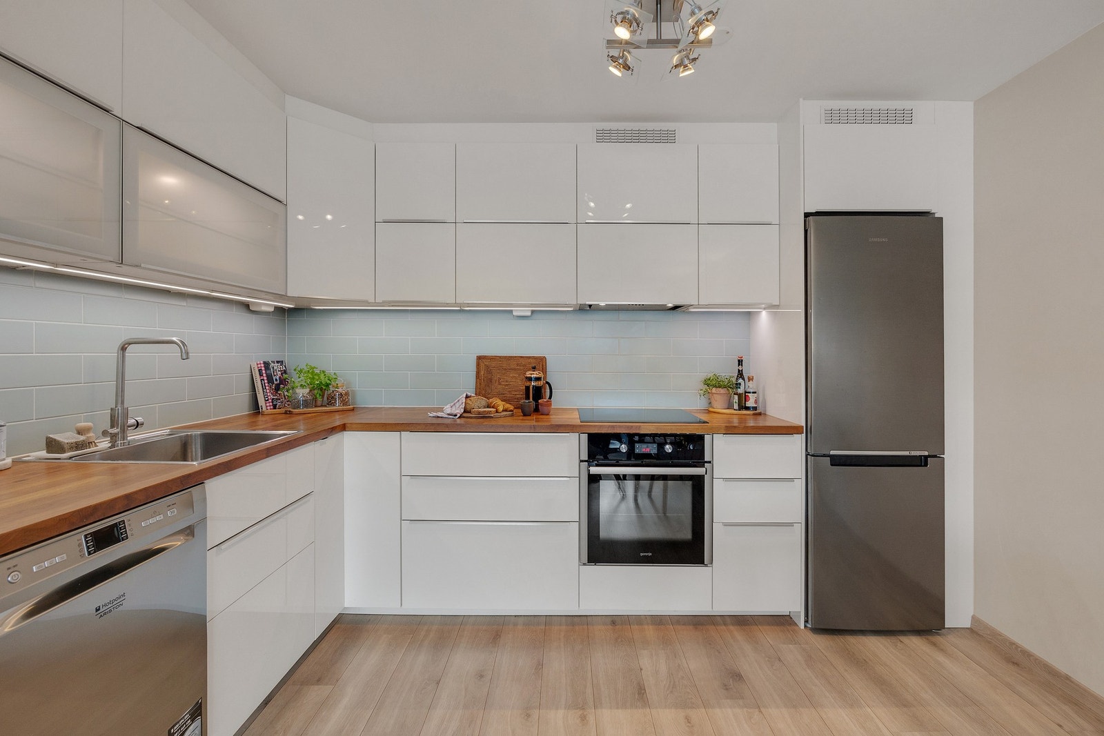 Stort, funksjonelt kjøkken for den kokkeglade! Galleribilde