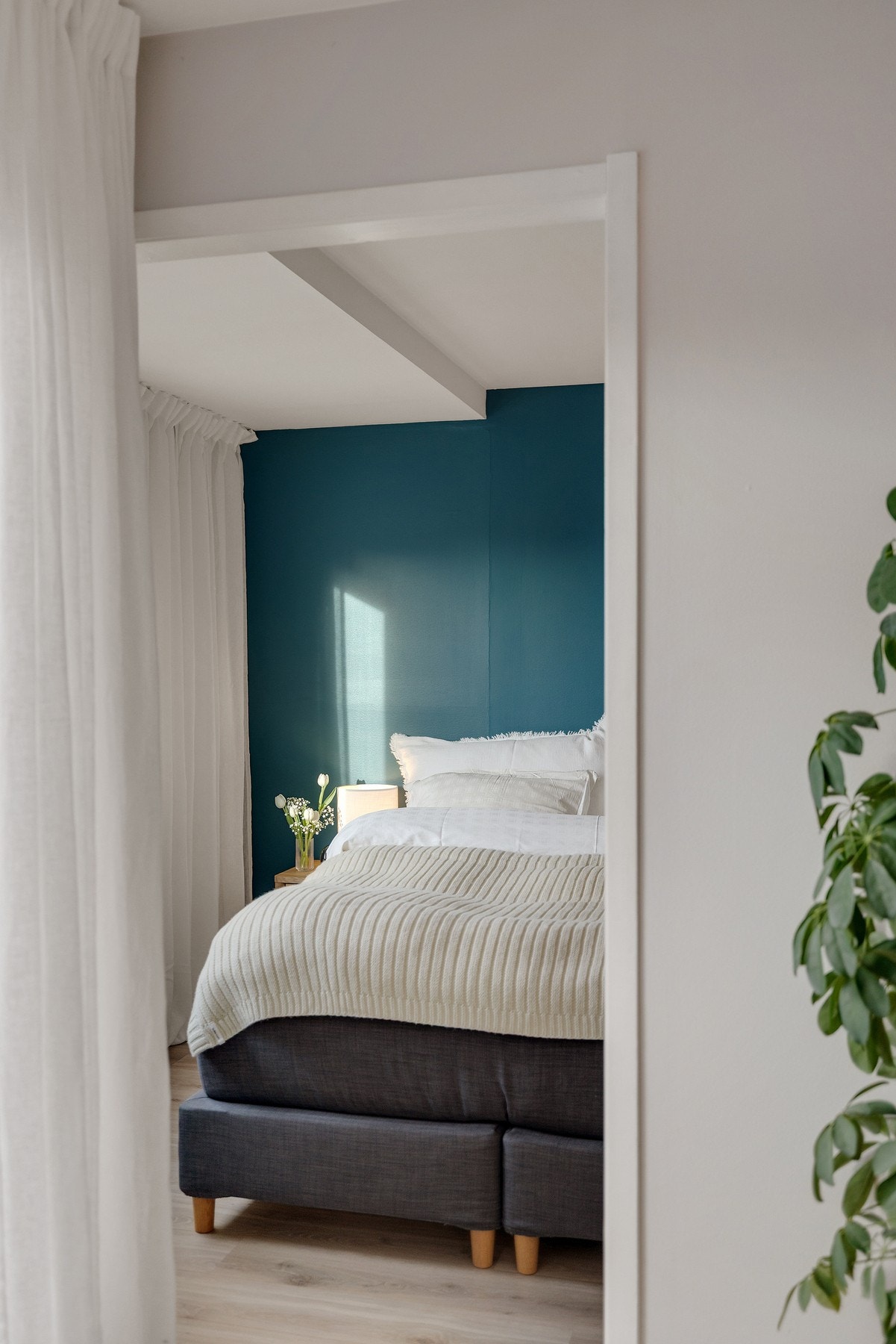 Soveromsvinduet har utvendig screens for solavskjerming Galleribilde