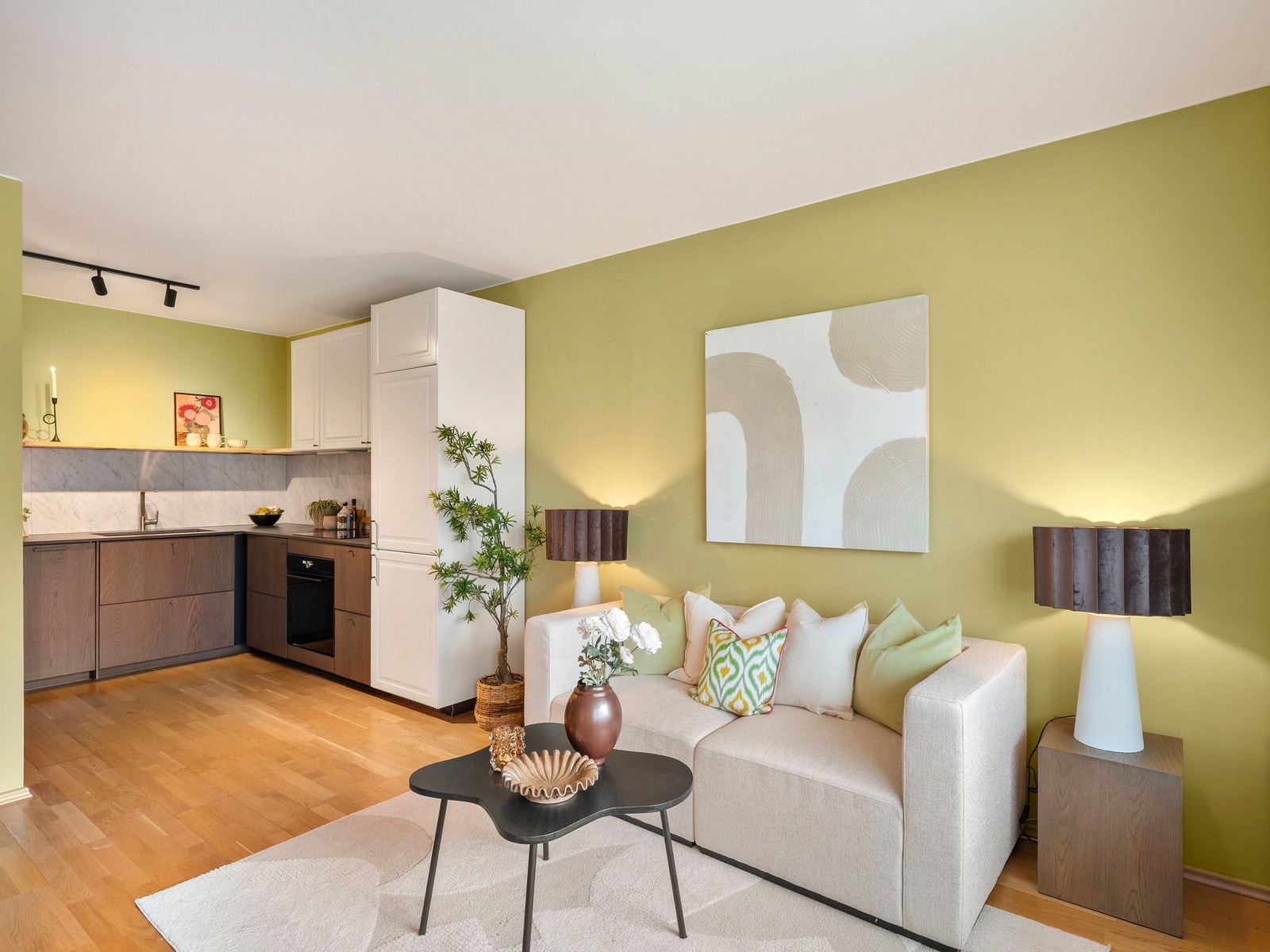 Gulvvarme i alle gulv sørger for en gjennomgående behagelig temperatur gjennom hele året Galleribilde