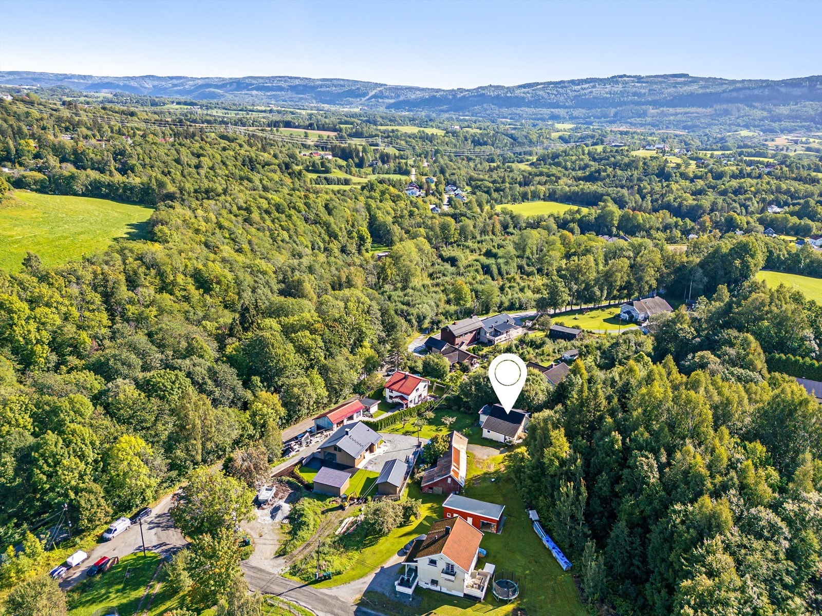 3.8 mål innmarksbeite, 4.6 mål produktiv skog og 1.3 mål bebygd areal iht. Gårdskart Galleribilde