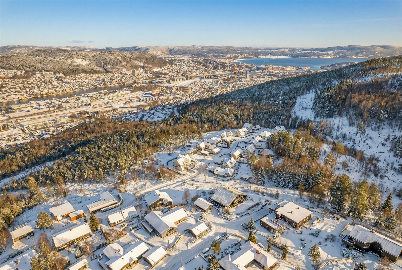 Her har du enkel tilknytning til marka med flotte turmuligheter hele året Galleribilde