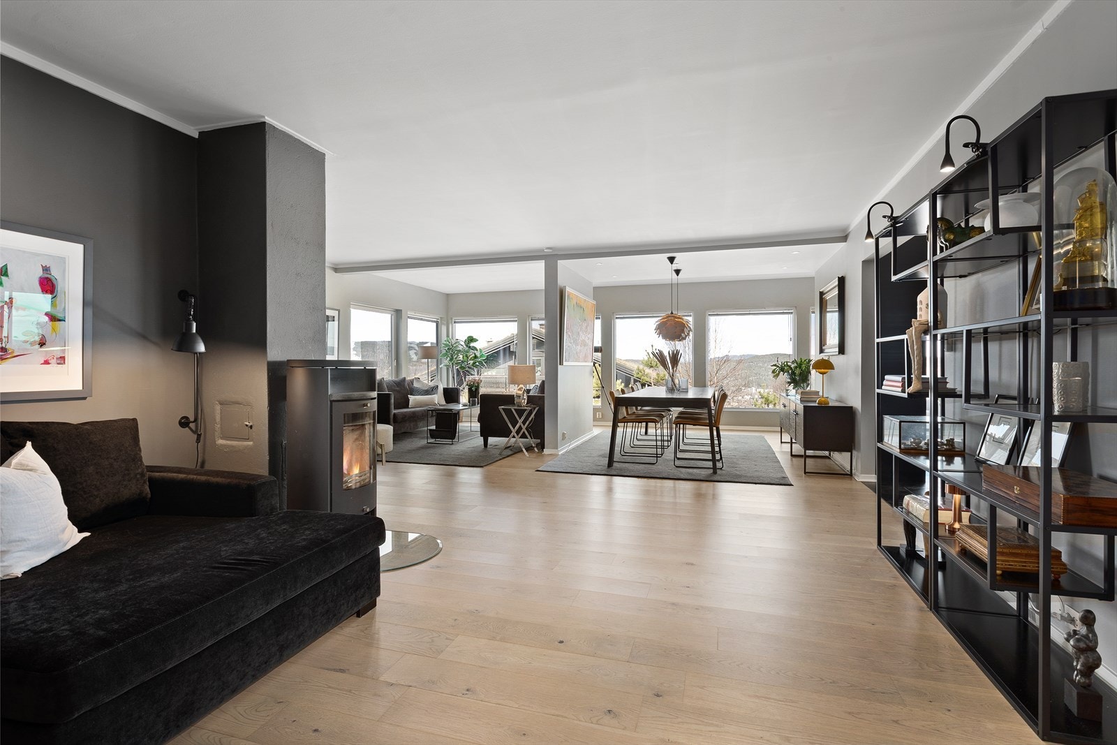 Videre adkomst til lys og fin stue Galleribilde