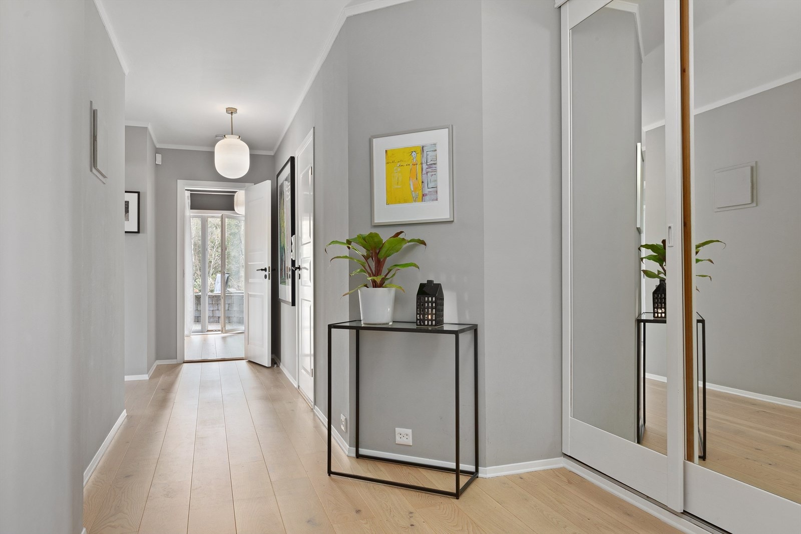 Lys og innbydende entré Galleribilde