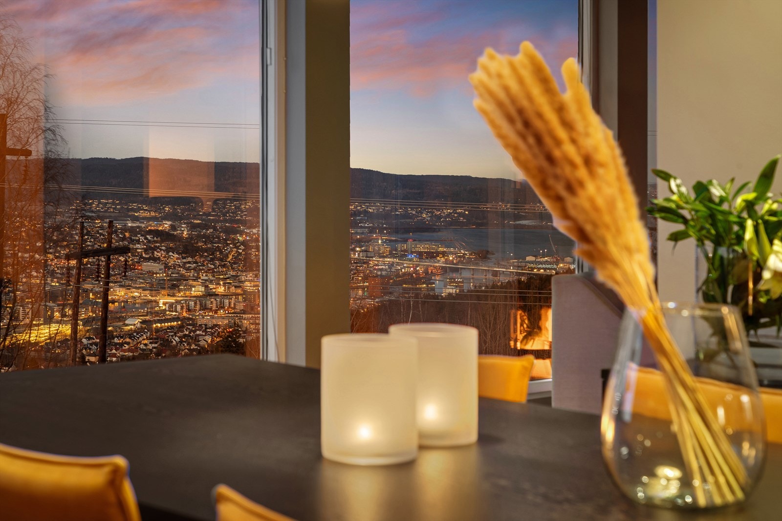 Sjekk utsikten fra spiseplassen! Galleribilde