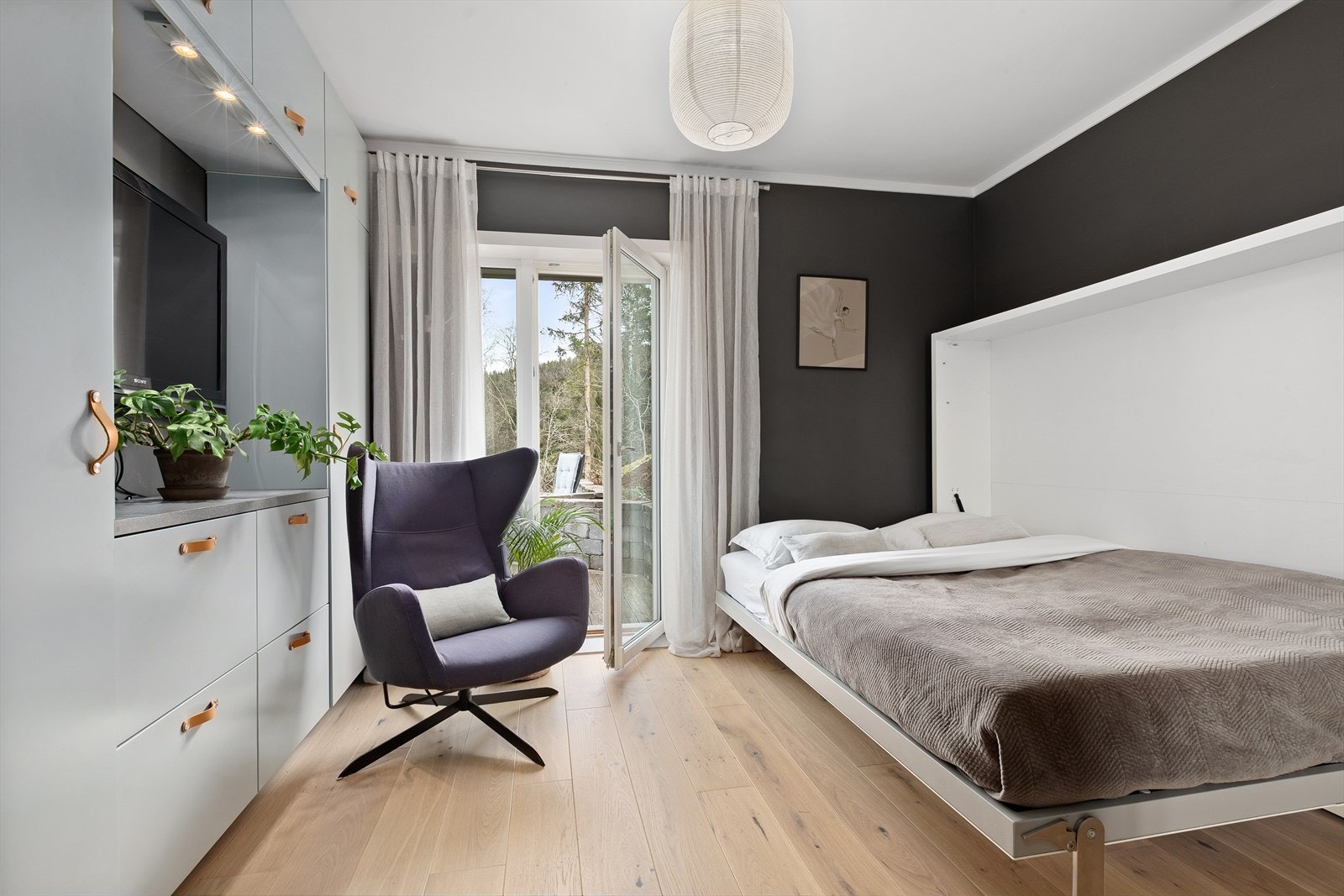 Adkomst til uteplassen også fra dette soverommet. Galleribilde