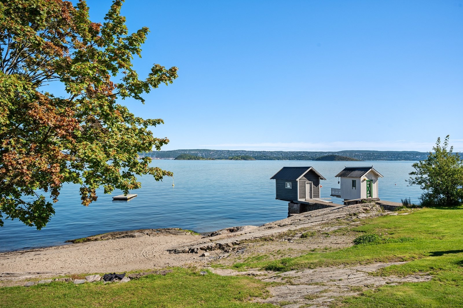 Oksvald strand en kort gåtur fra boligen Galleribilde