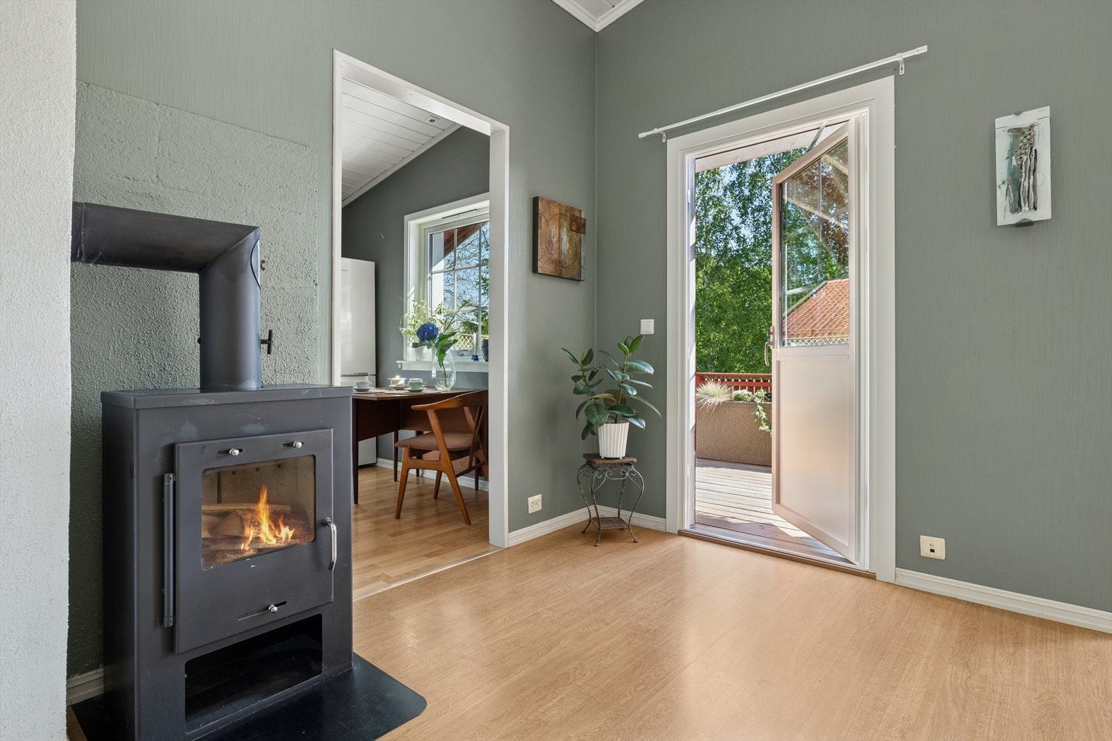 Peisovn i stuen gir både ekstra varme og hygge. Galleribilde