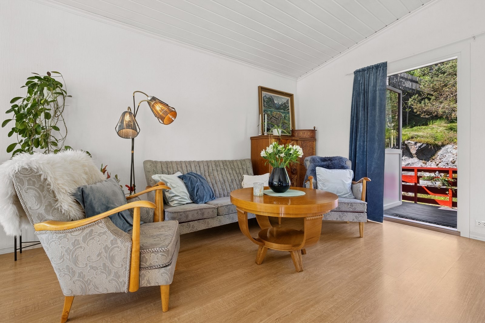 Fra stuen kommer du ut på den vestvendte terrassen. Galleribilde