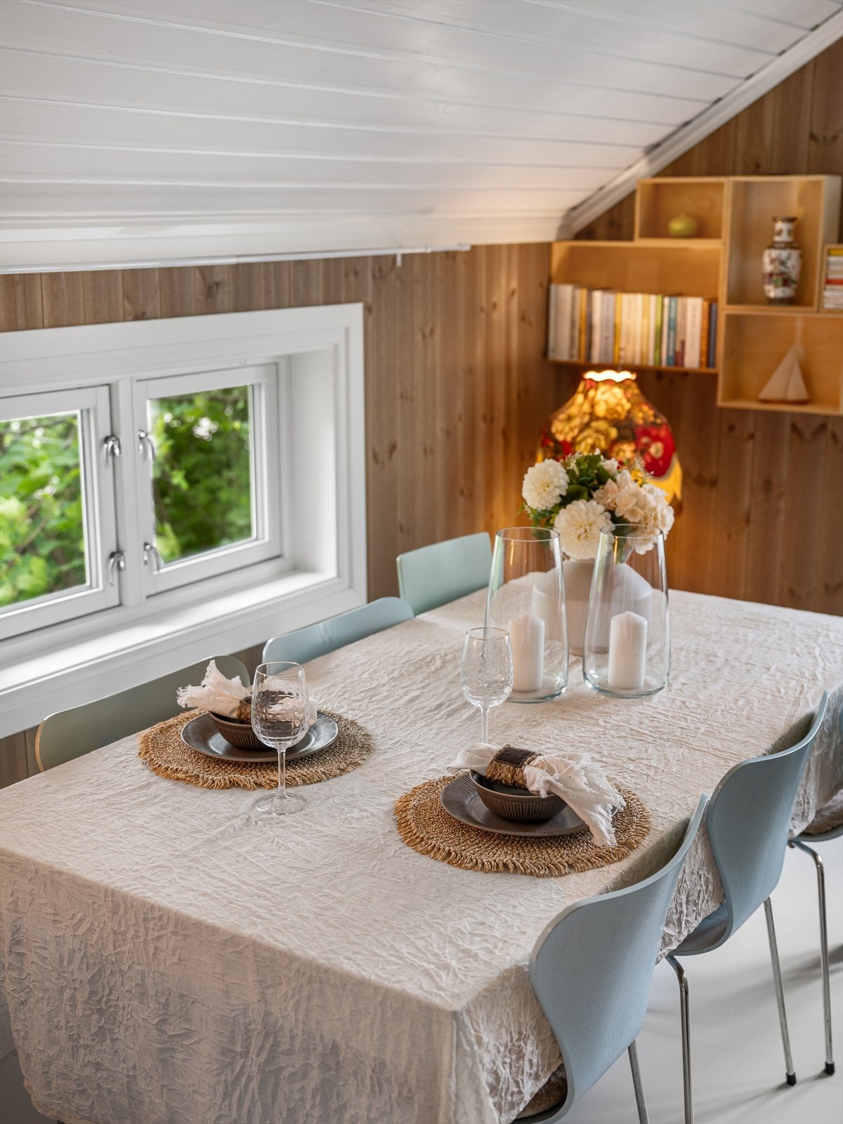 God plass til stort spisebord Galleribilde