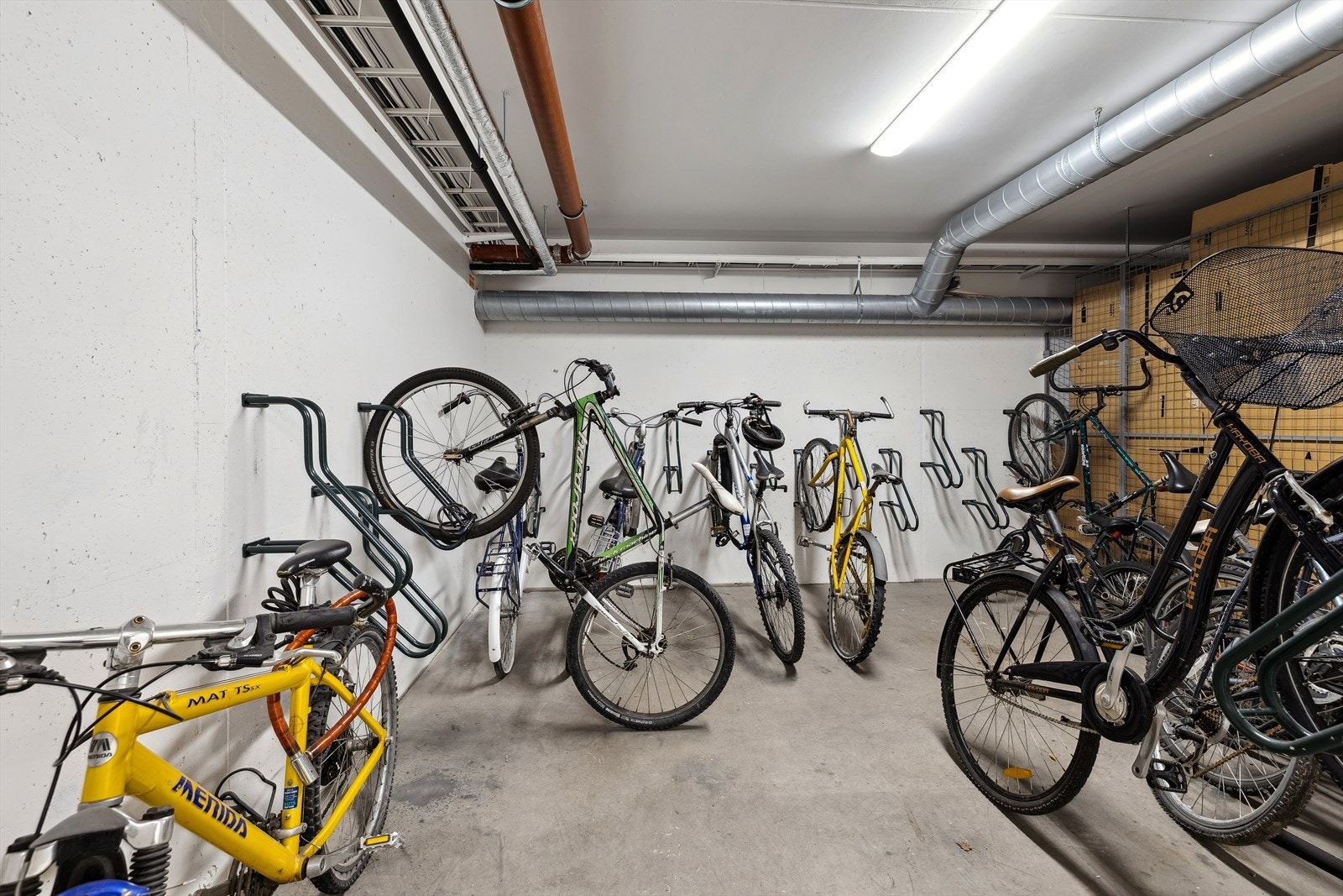 Felles sykkelparkering i byggets kjeller gir trygg og enkel oppbevaring for sykkelen. Galleribilde