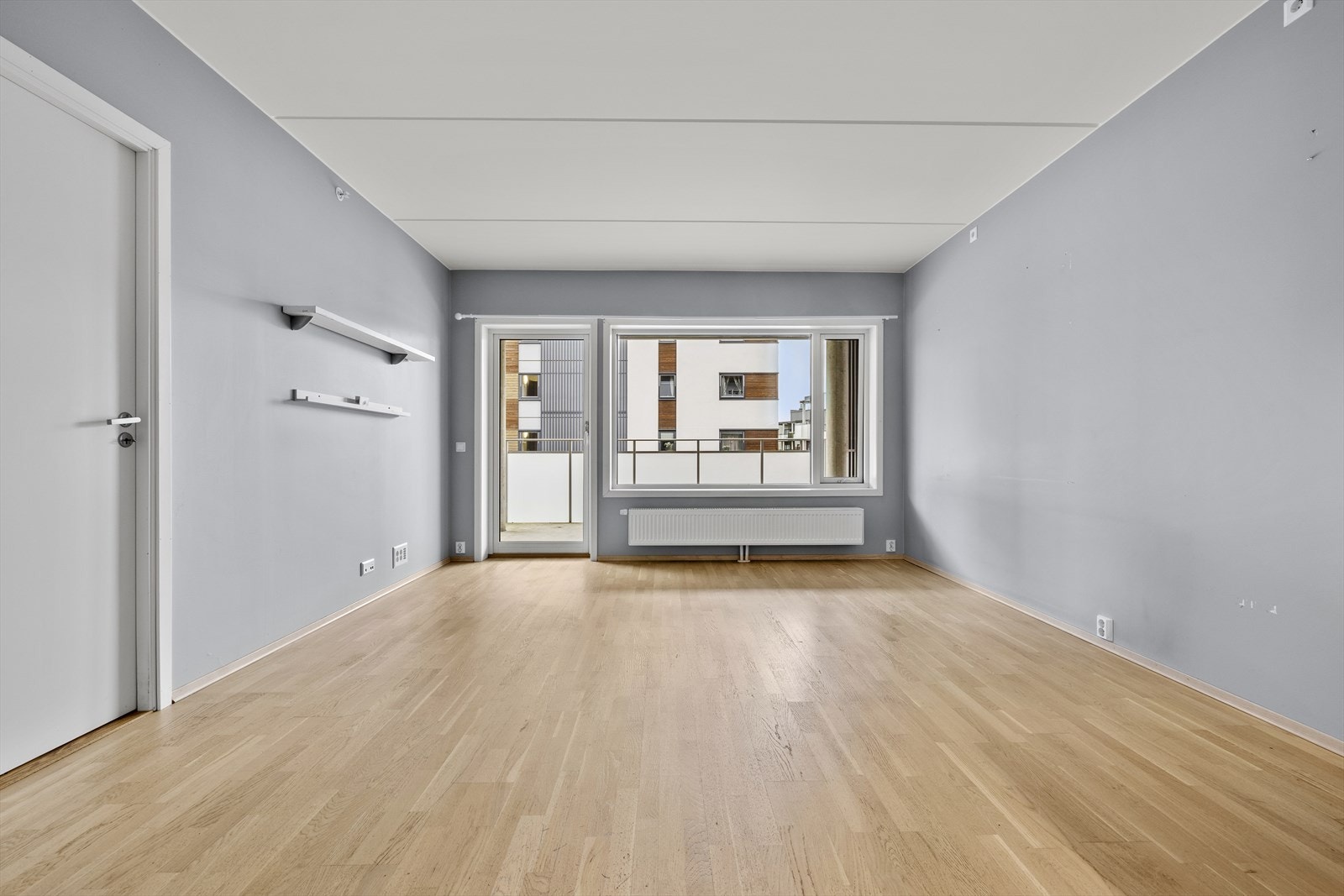 God plass for både sofagruppe og spisebord i det sosiale allrommet. Galleribilde