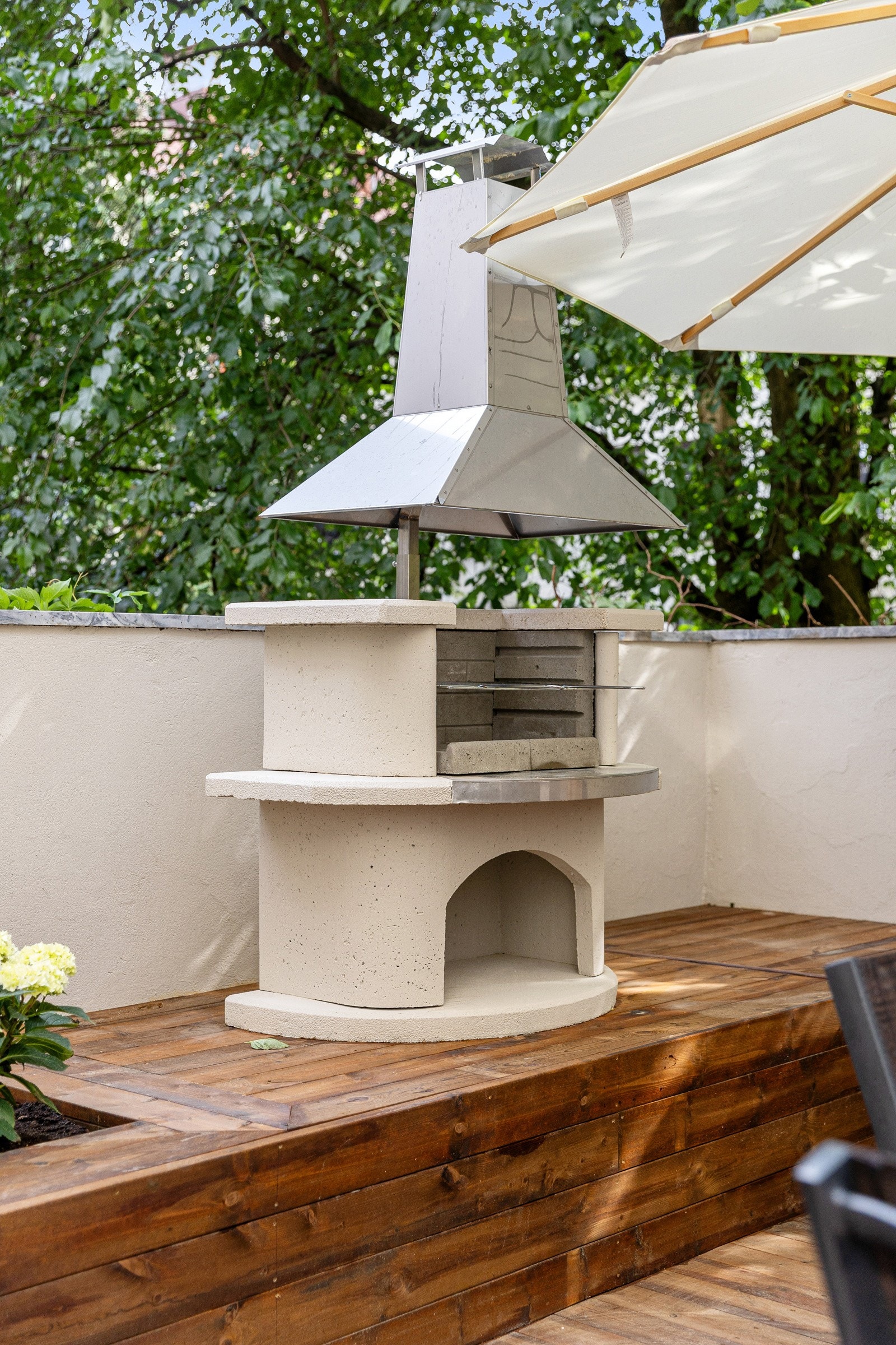 Pizzaovn til beboerne i bakgården Galleribilde