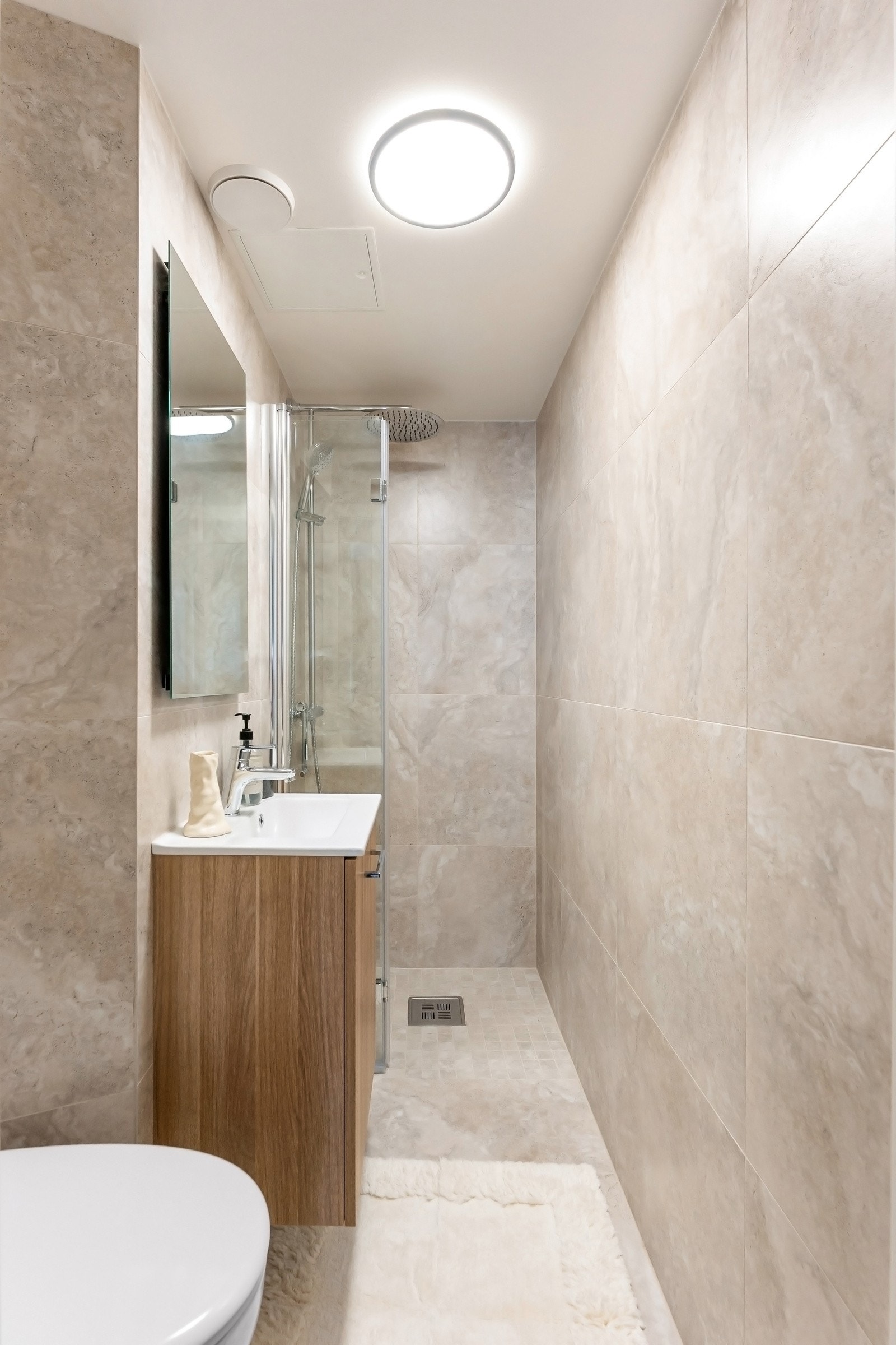 Nyoppusset bad i 2025 med moderne fliser på gulv og vegg - Fellesvaskeri i hver etasje Galleribilde