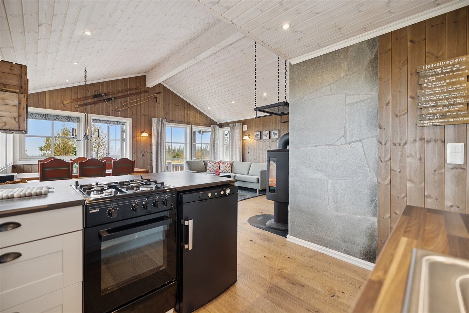 Dagens eier har gasskomfyr og gasskjøleskap Galleribilde