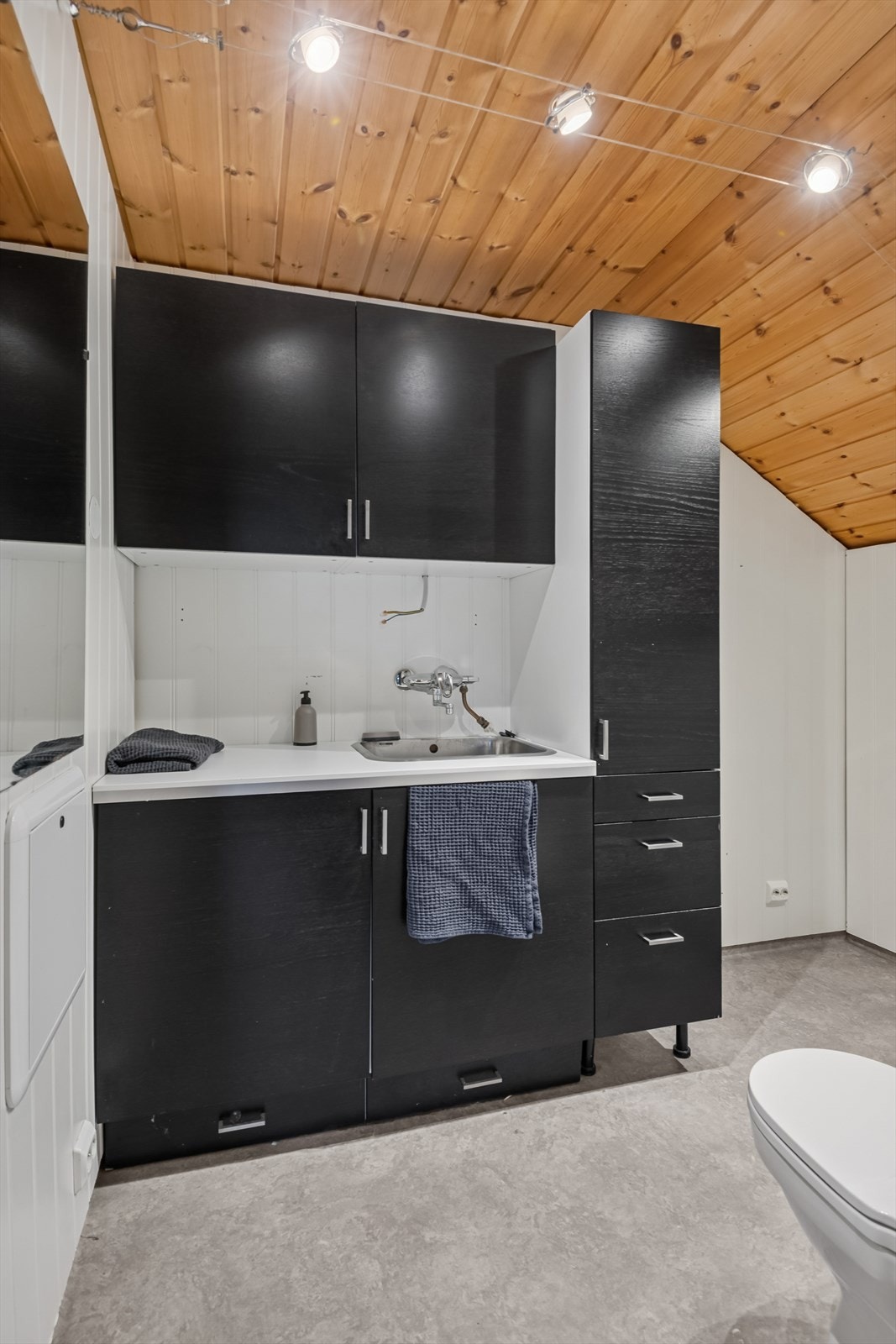 Toalett i loftetasjen Galleribilde