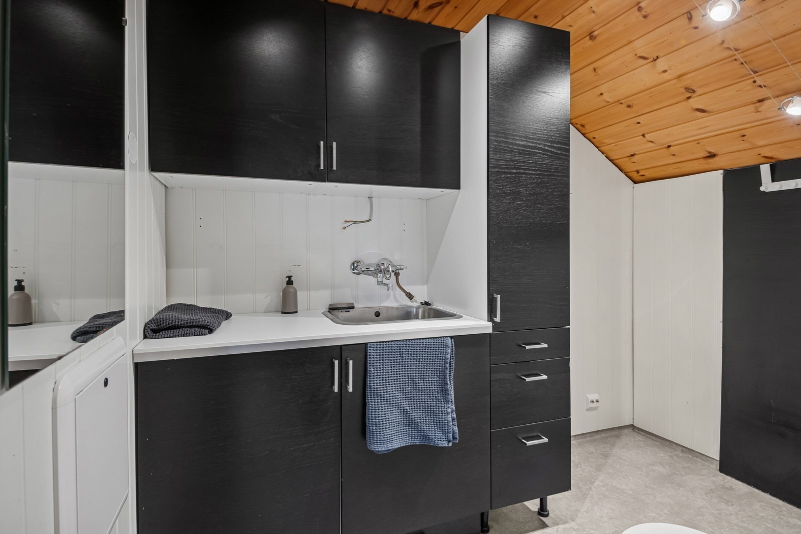 Toalett i loftetasjen Galleribilde