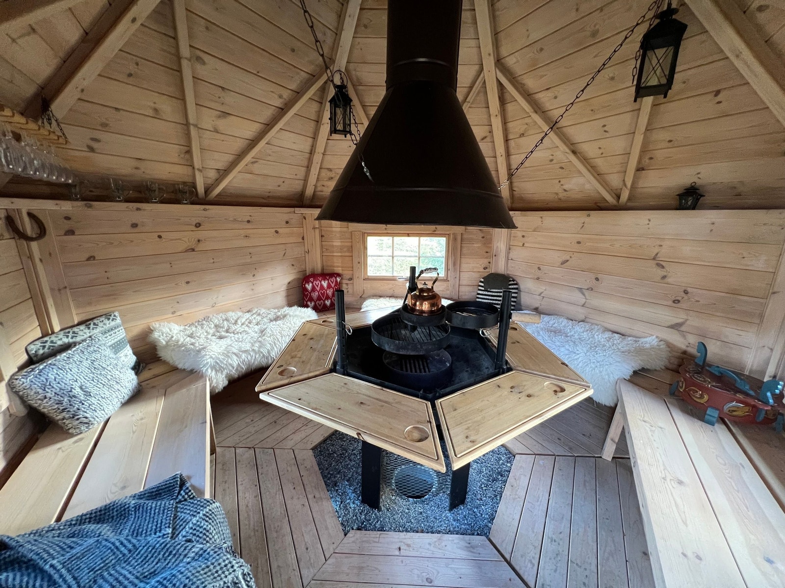 Grillhytte med plass til mange Galleribilde