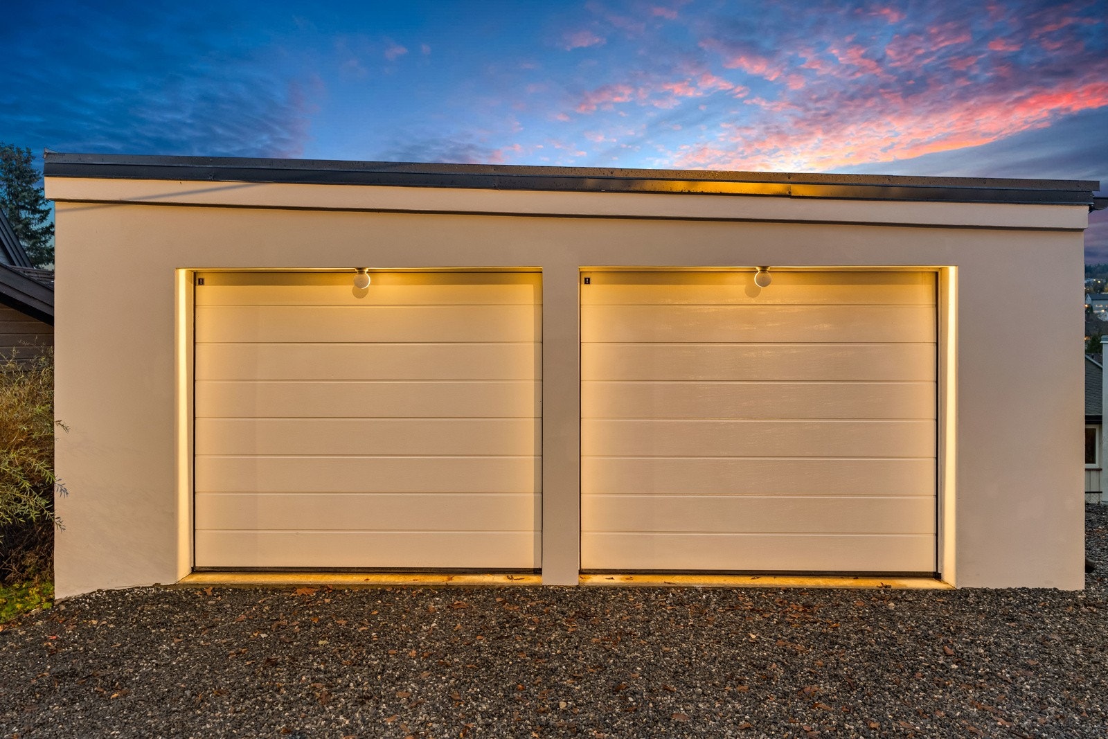 Dobbelgarasje på 40 kvm med elektriske porter. Galleribilde