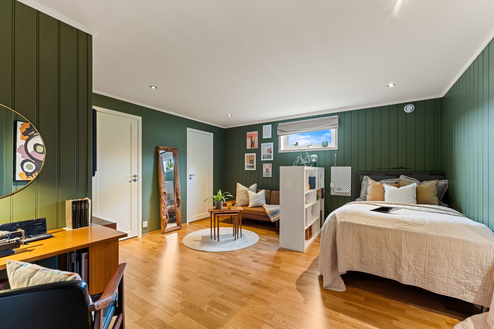 Innredet kjellerstue med mange bruksmuligheter Galleribilde