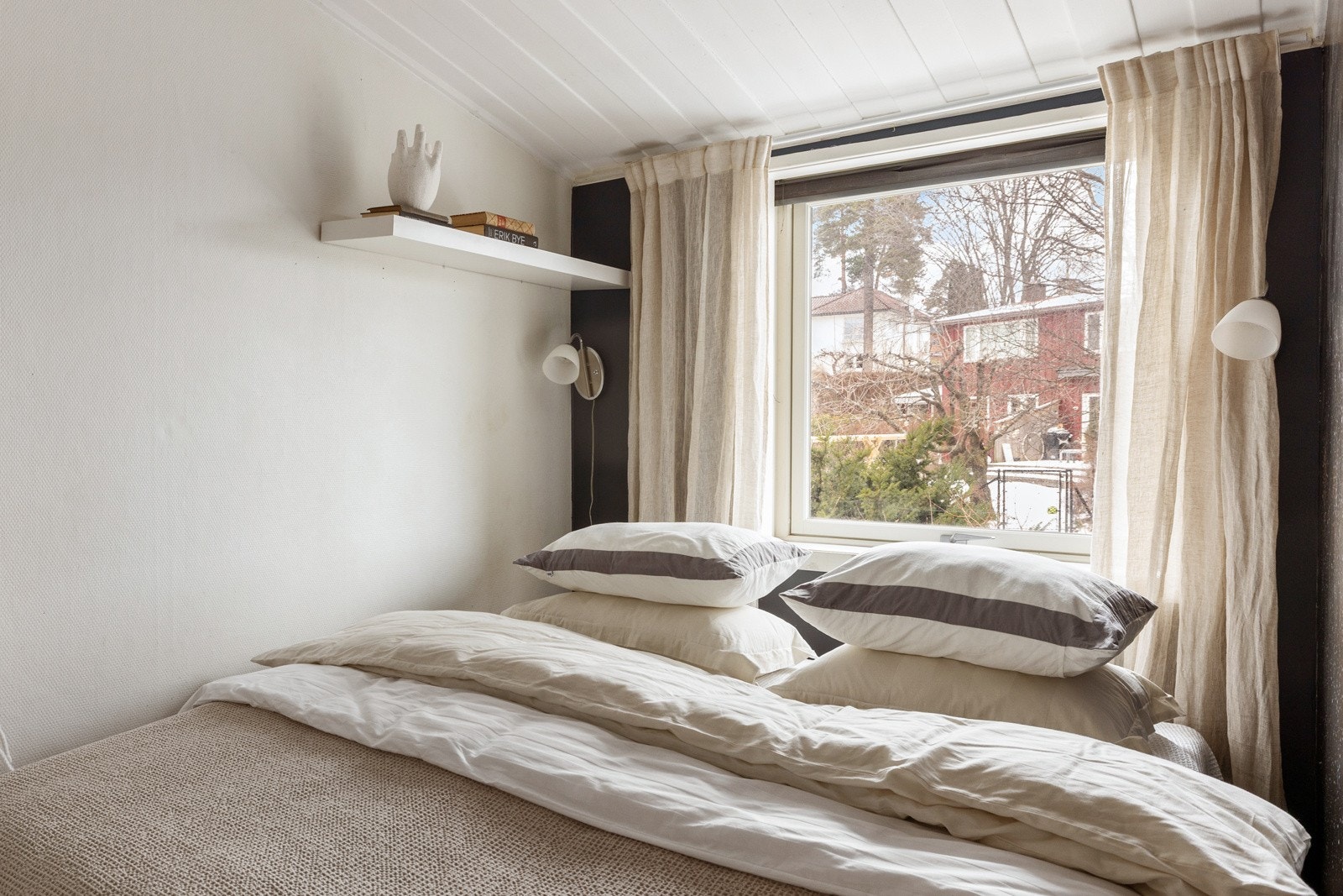 Soverommene fikk nye vinduer i 2017. Galleribilde