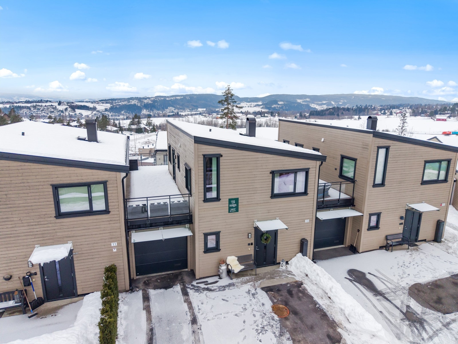 Funkellia 13 ligger høyt og fritt med utsikt mot vest Galleribilde