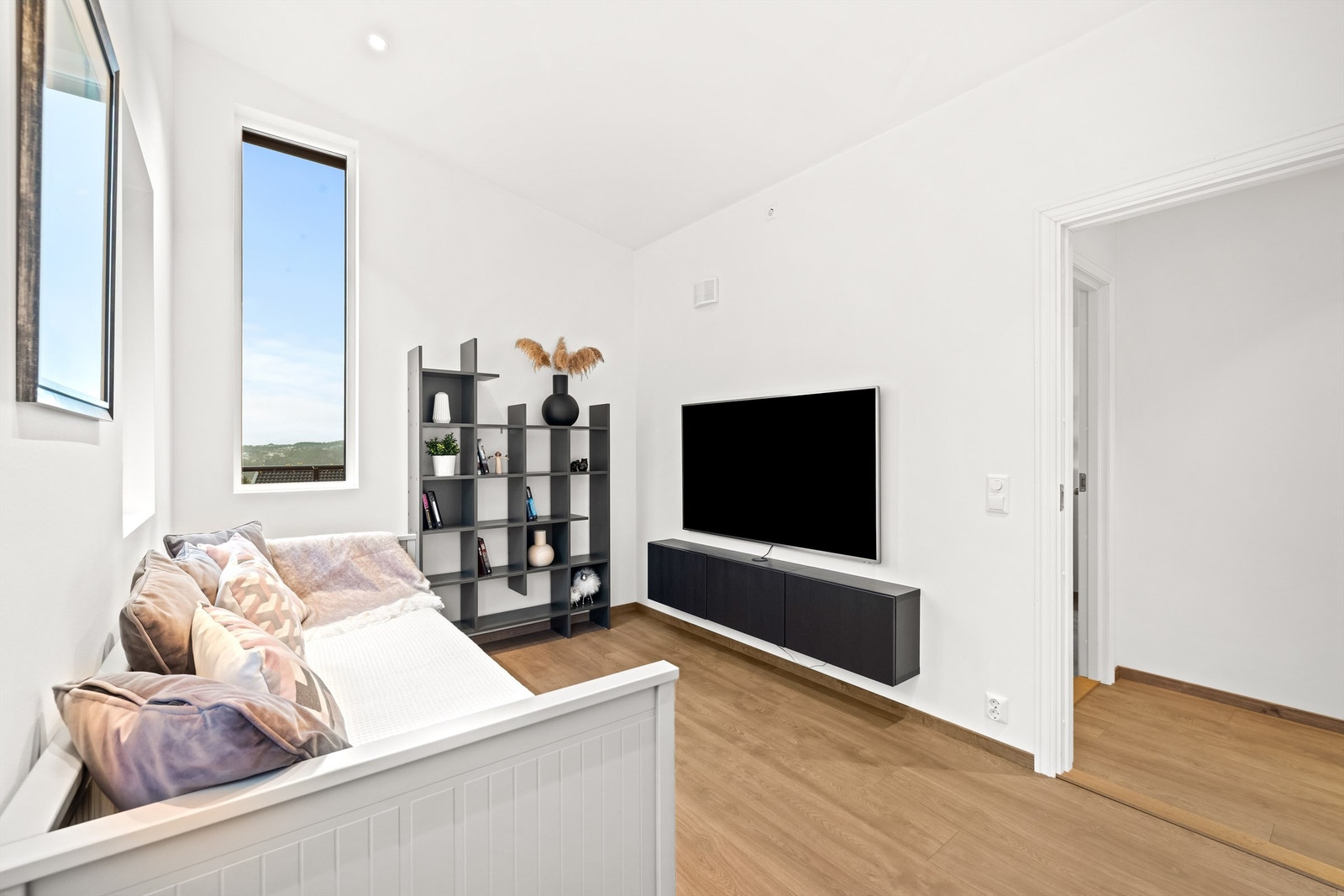 Dette rommet kan også fungere som en TV-stue eller en egen sone for tenåringen. Galleribilde