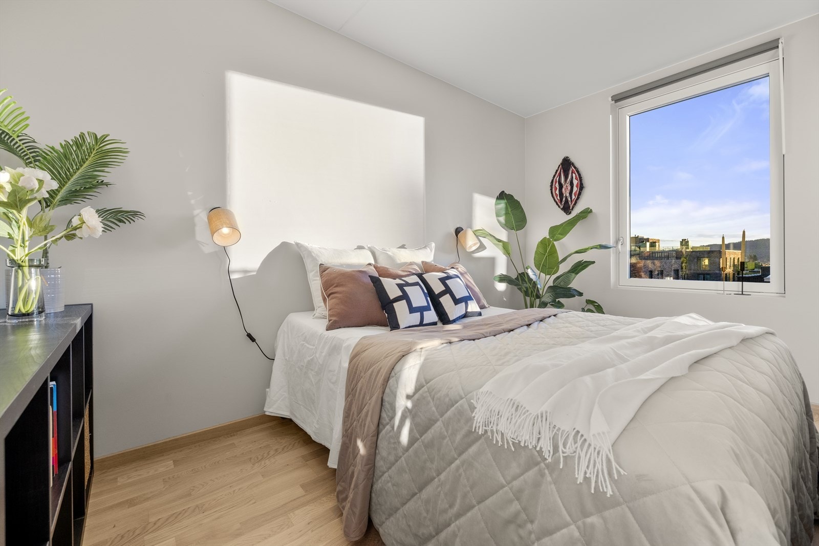 Soverommet har en arealeffektiv skyvedør fra Swedoor, som frigjør verdifull gulvplass. Galleribilde