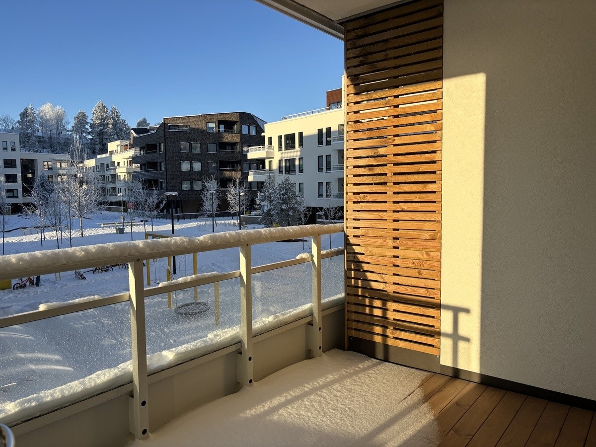 Balkongen er vestvendt med mye sollys. Galleribilde