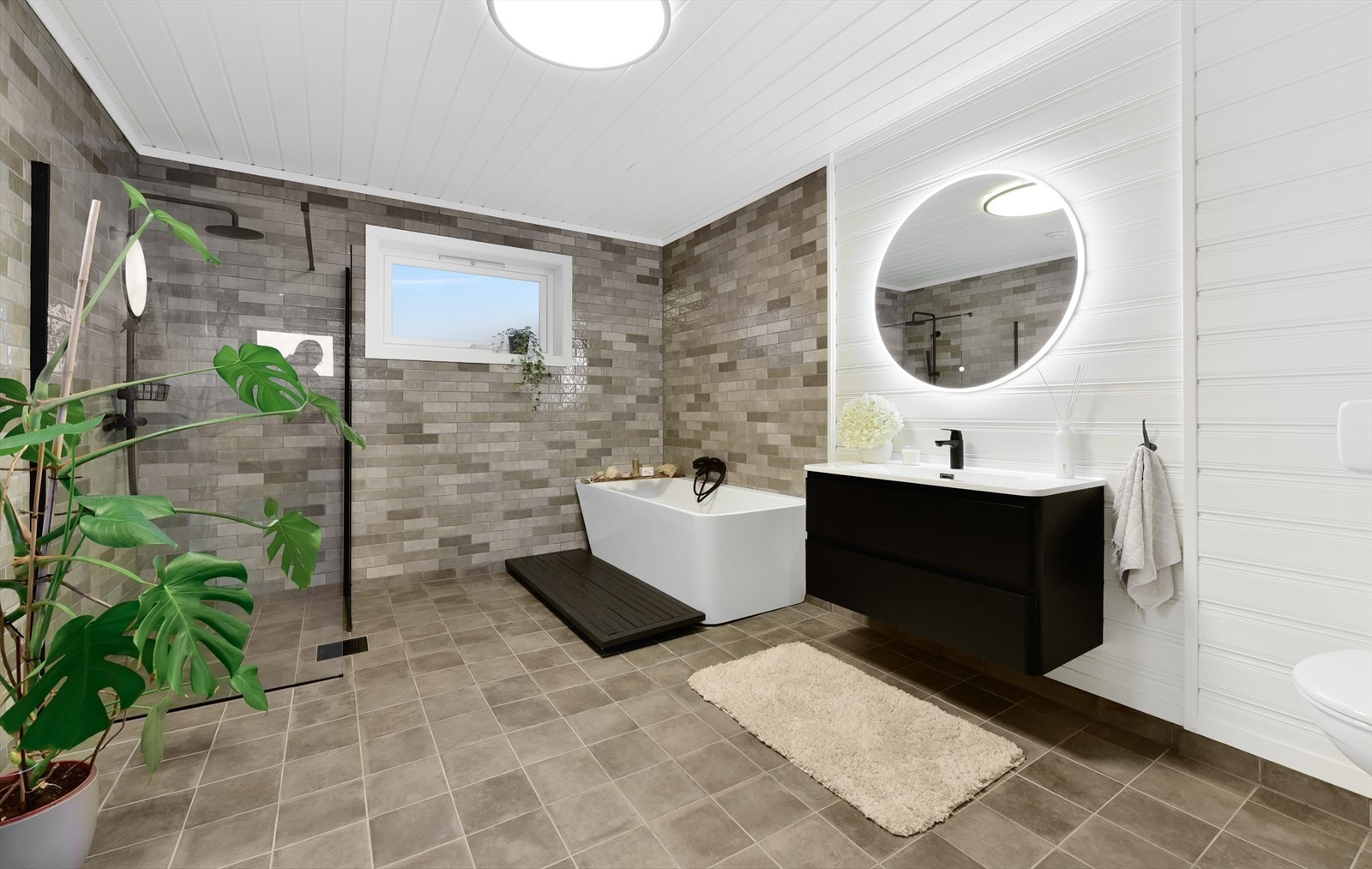 Badet er modernisert i 2023. All innredning ble skiftet ut dette året. Galleribilde