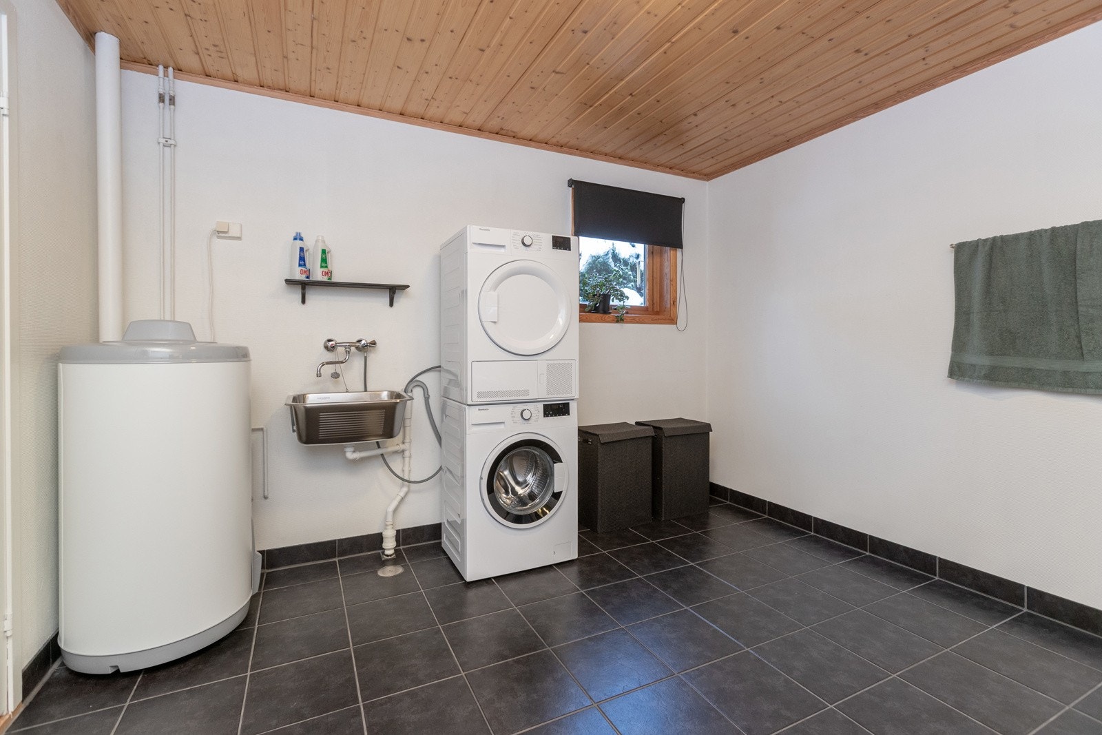 Badet er kombinert med vaskerom Galleribilde