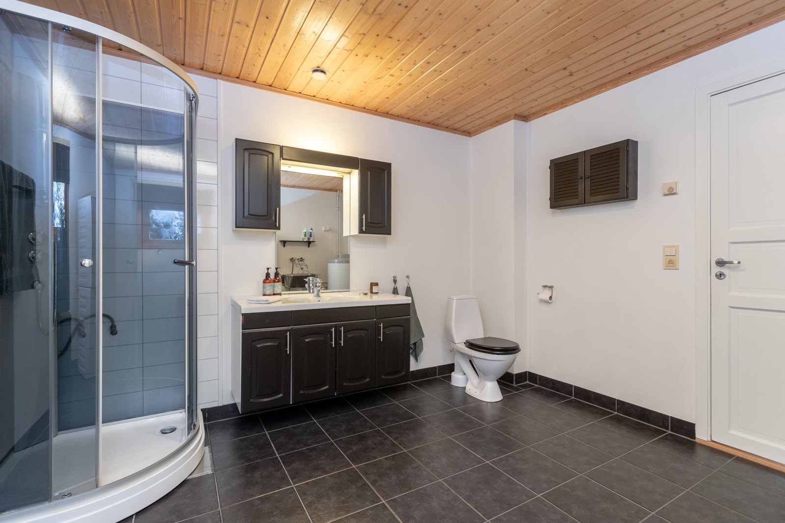 Bad i 1. etasje Galleribilde