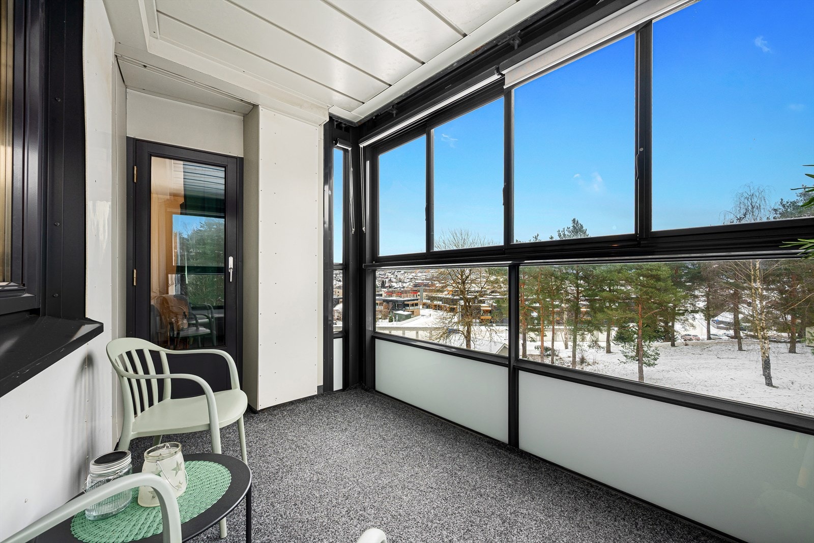 Fin innglasset balkong Galleribilde