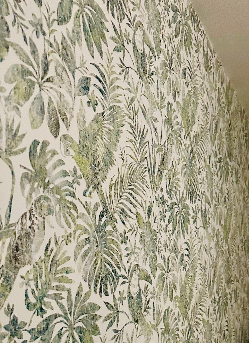 Lekker jungeltapet på en vegg på det ene soverommet Galleribilde