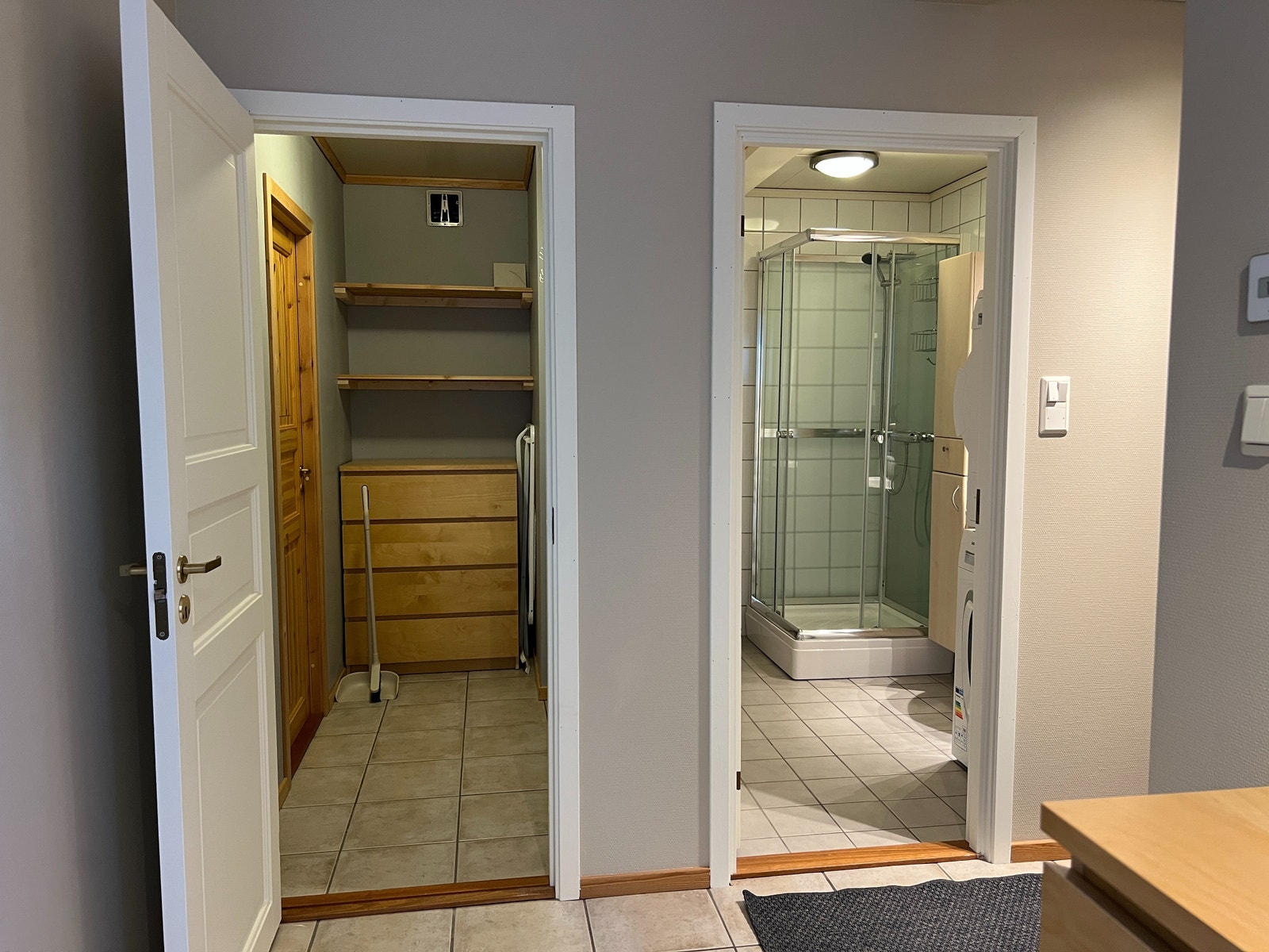 Innvendig bod og bad Galleribilde