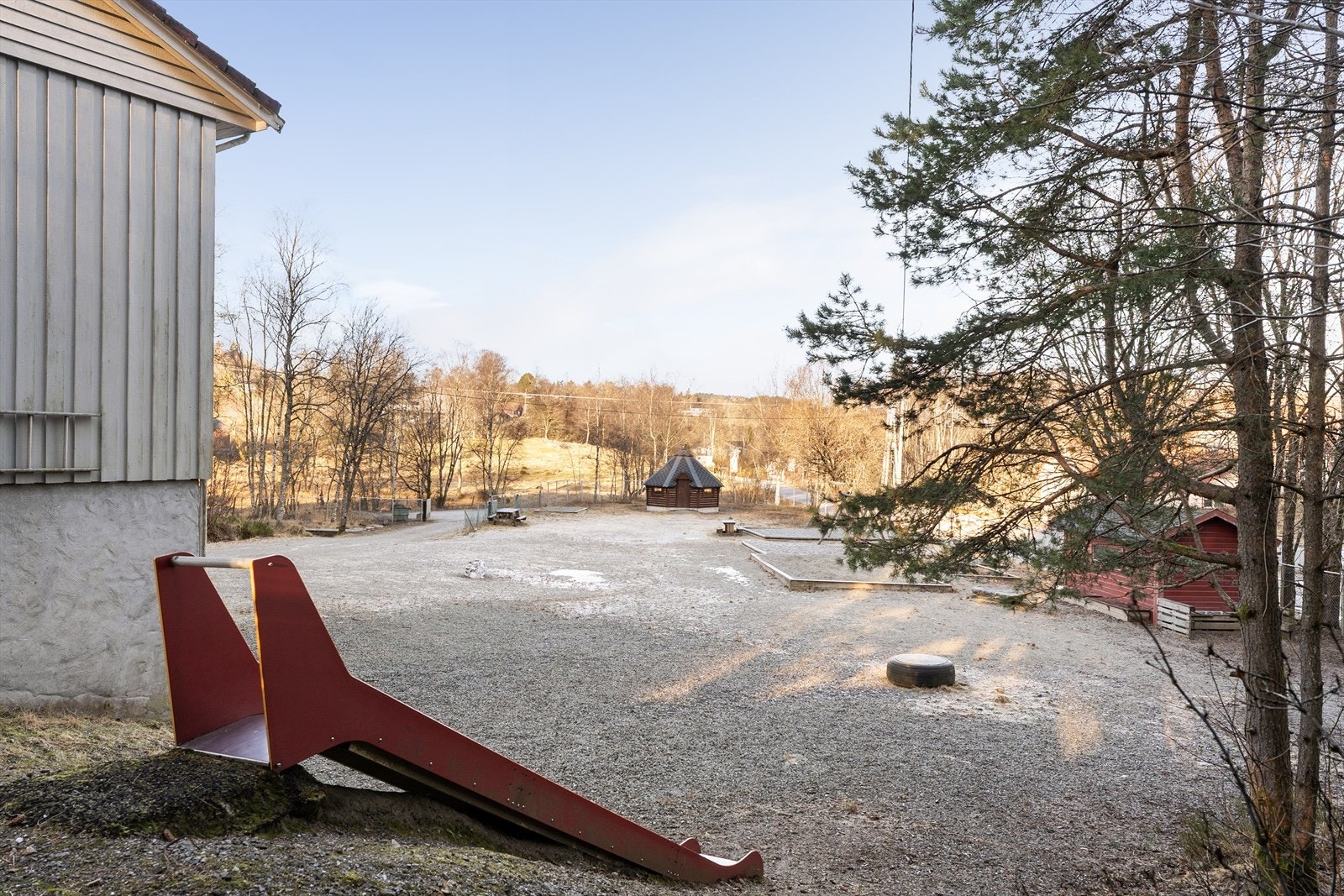Tomten er på ca. 6 mål med god boltreplass Galleribilde