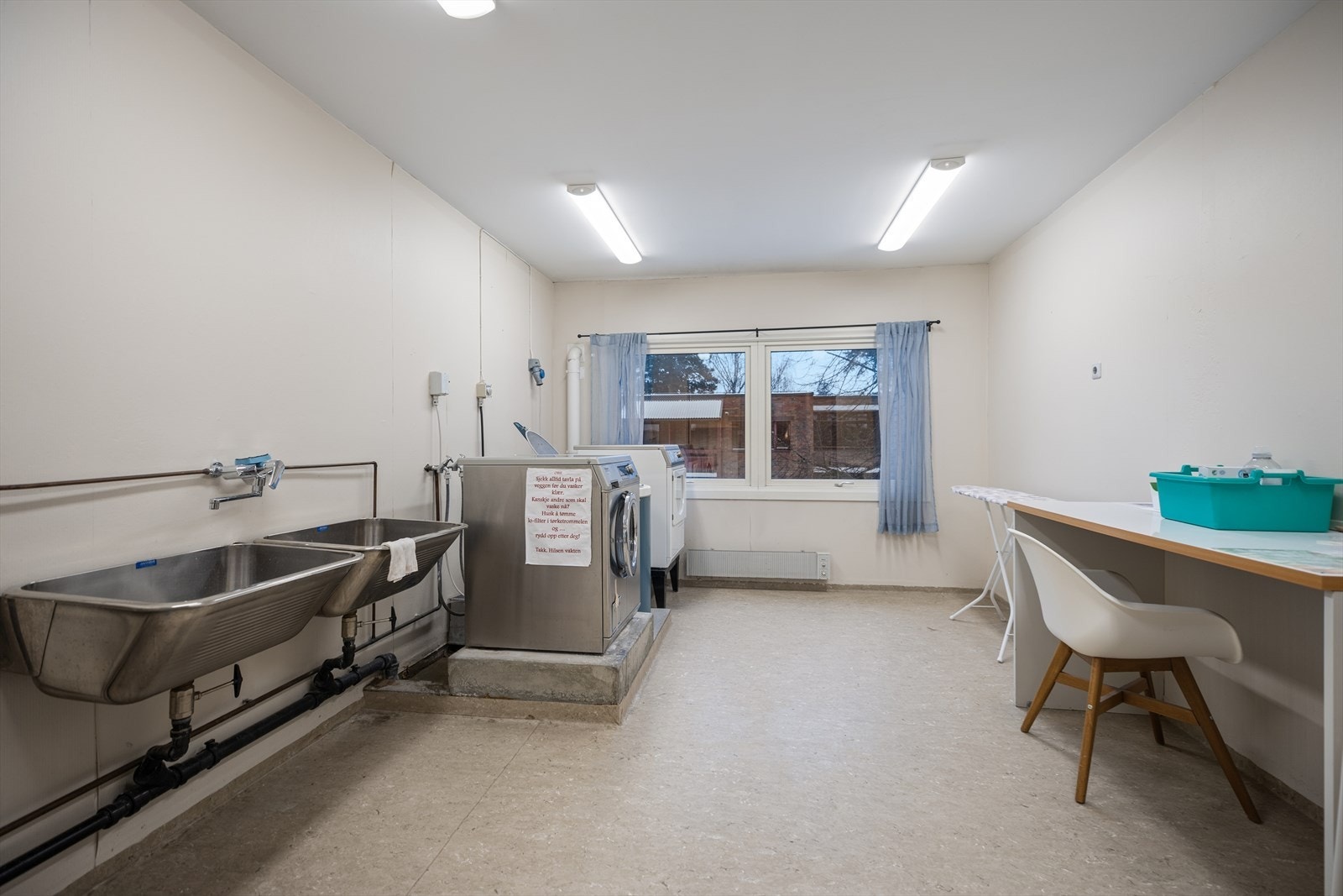 Vaskerom Galleribilde