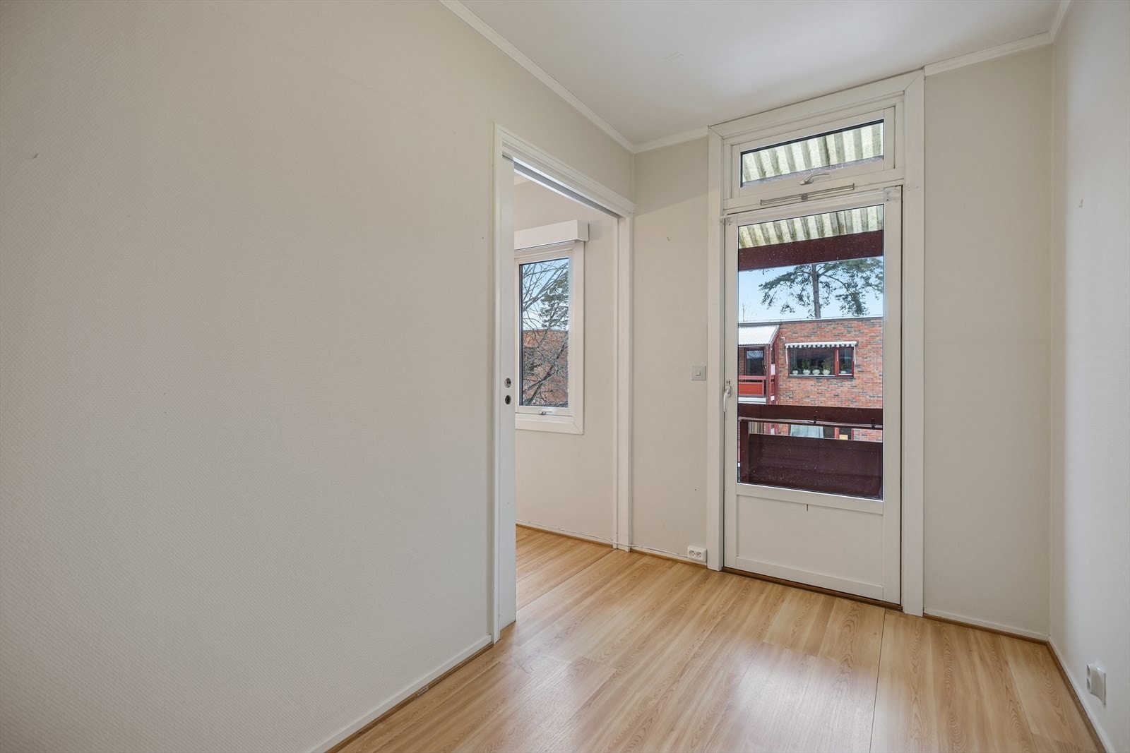 Utgang til balkong. Galleribilde