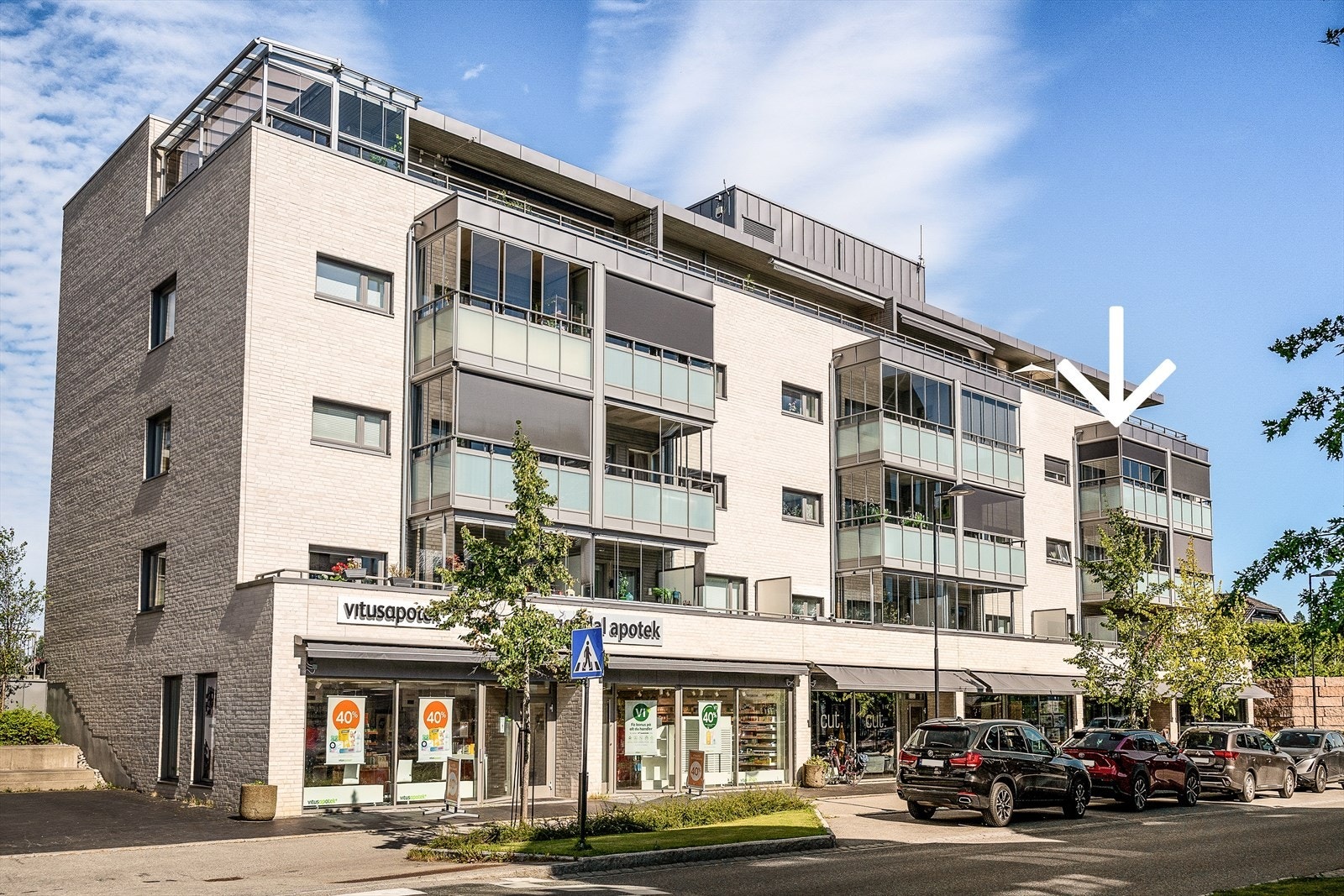 Leiligheten ligger i byggets nest øverste etasje. Galleribilde