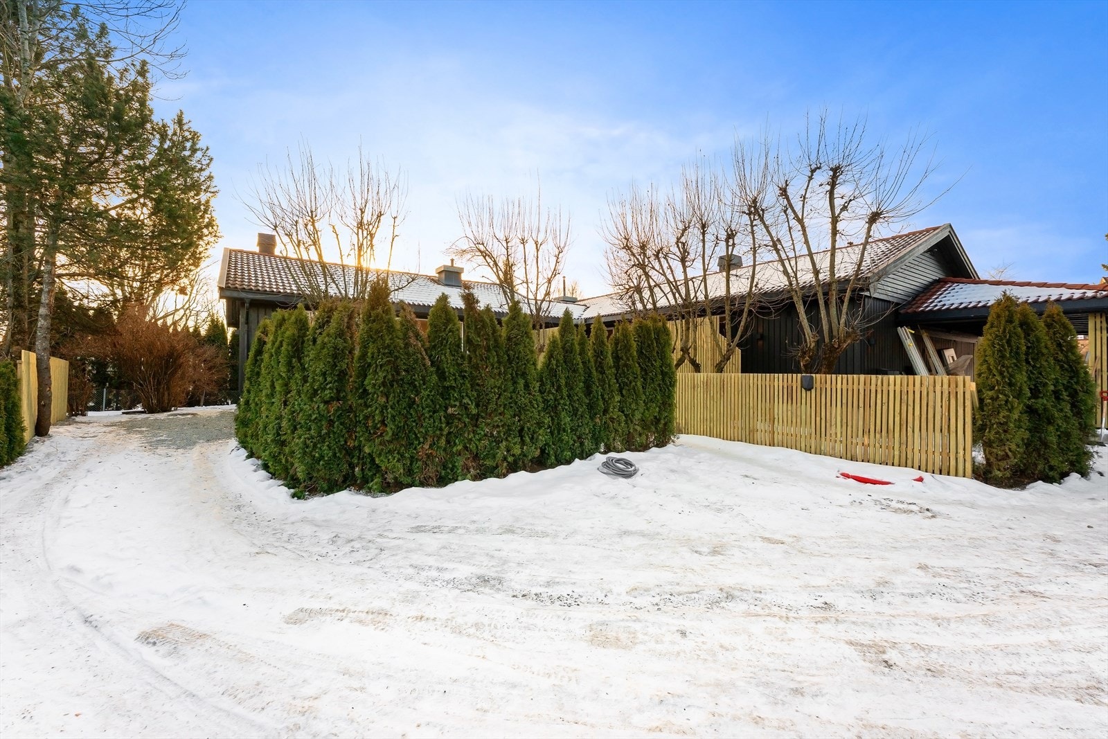 Det er etablert lader for elbil. Galleribilde