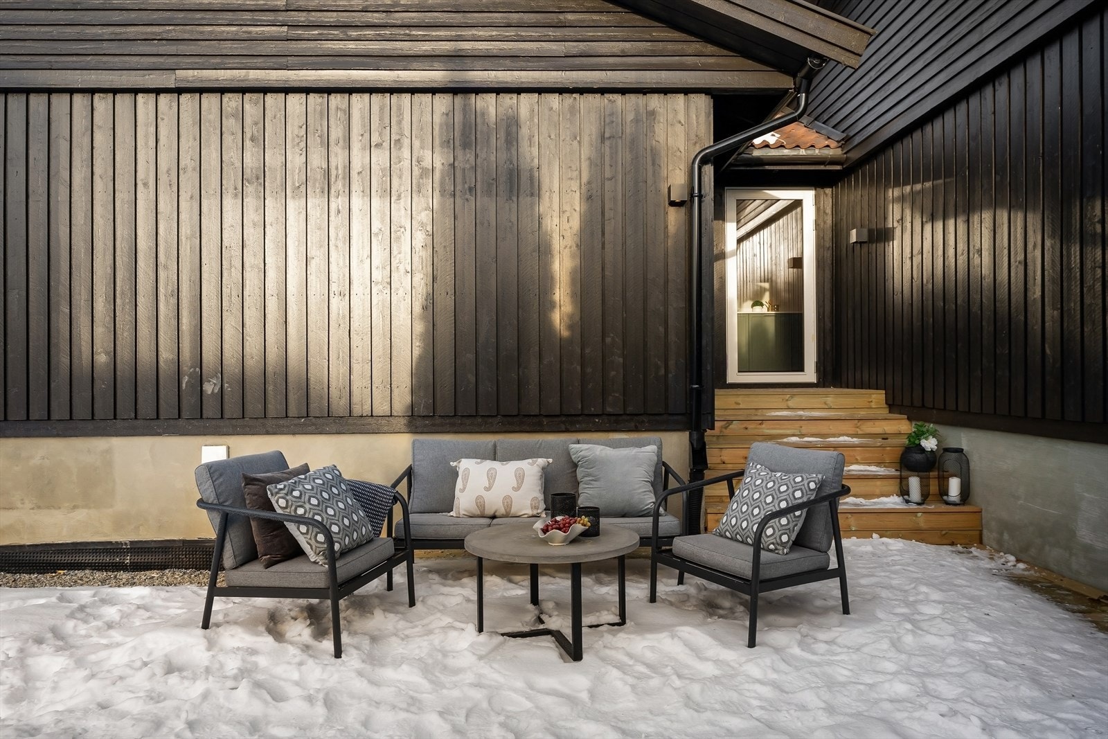 Her er det svært god plass til diverse utemøbler. Galleribilde