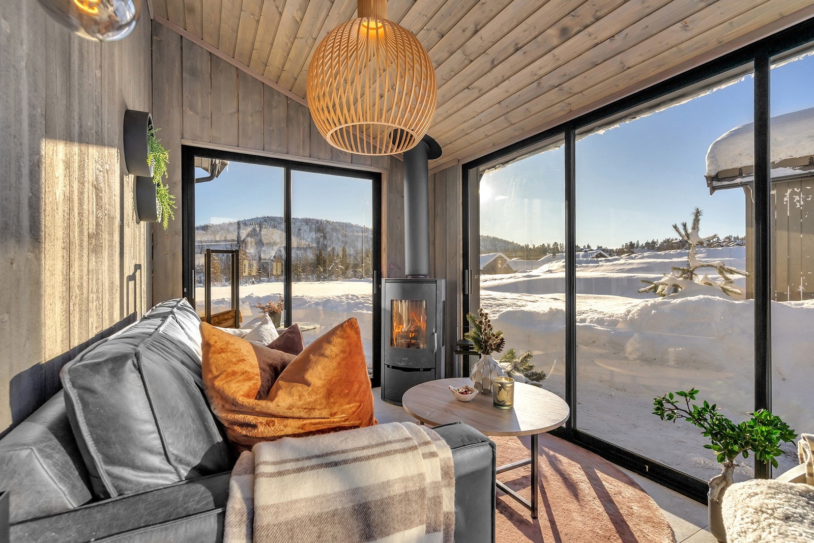 Ekstra stue med skyvedører på 3 av veggene Galleribilde