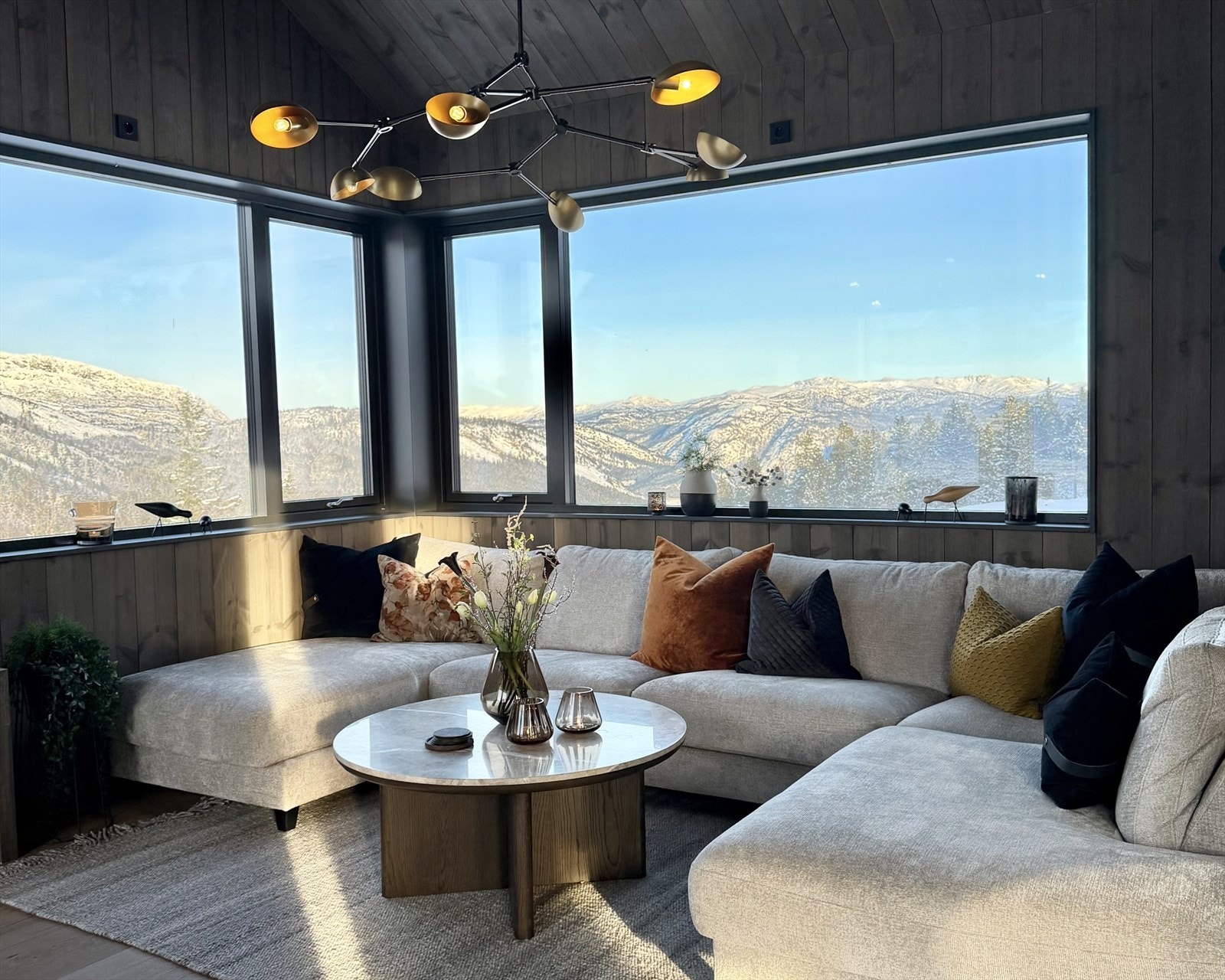 Til sist noen av selgers flotte fotografier. Selger opplyser at fargene kommer riktig frem på disse fotografiene Galleribilde