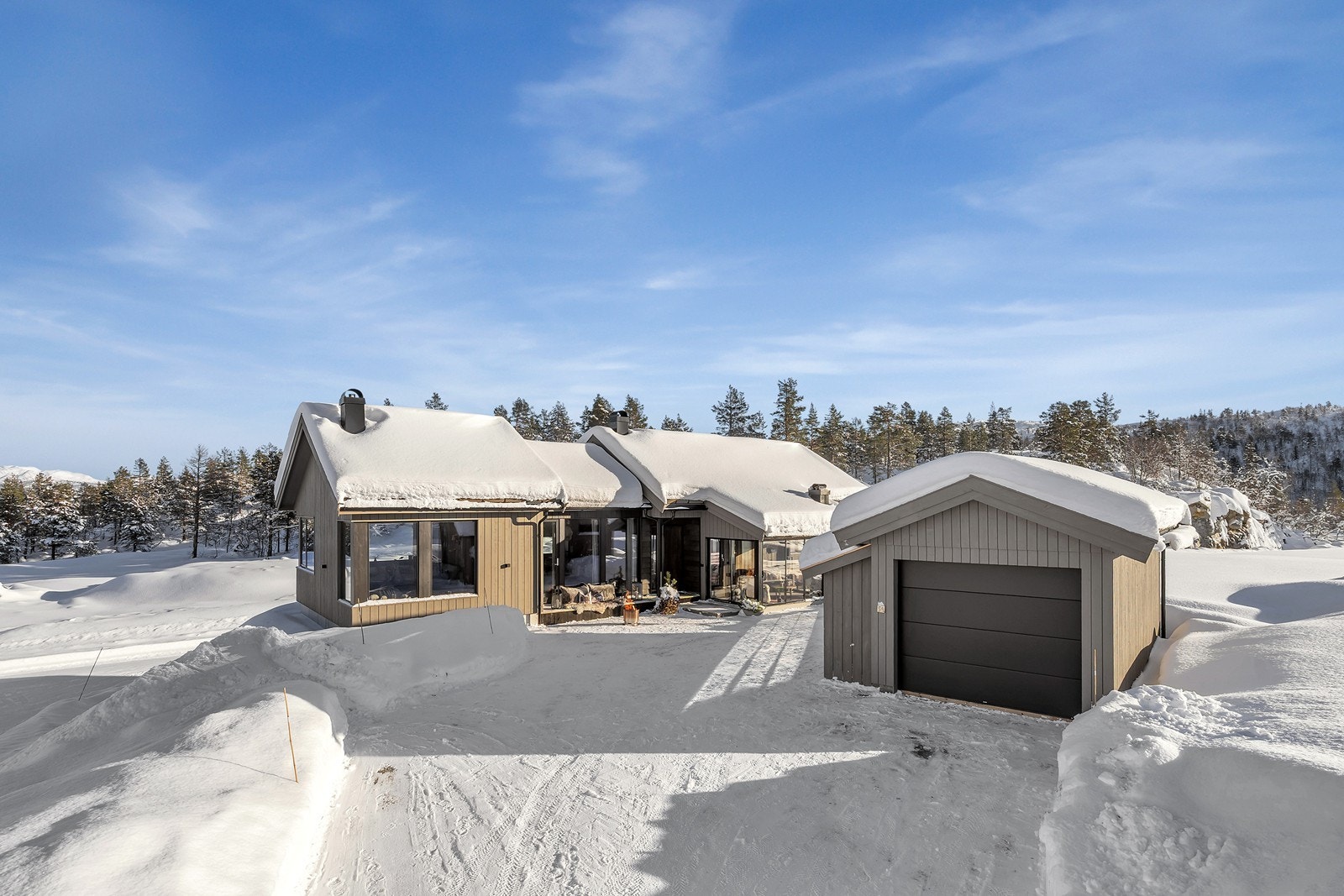 Godt med biloppstillingsplasser på egen tomt Galleribilde