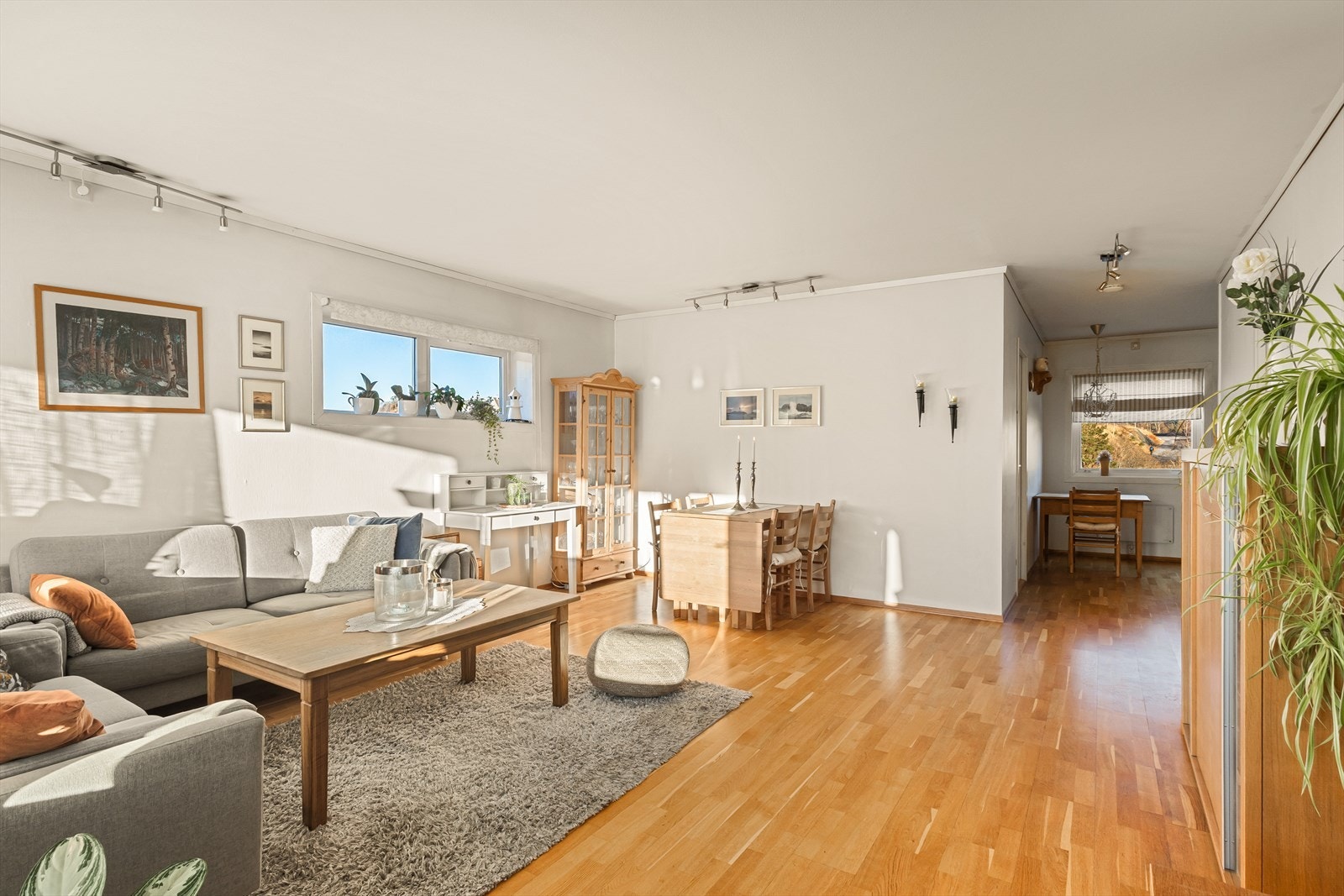 På opprinnelige tegninger er det tegnet inn en bod, som i dag er fjernet og blir brukt som spisesone. Galleribilde