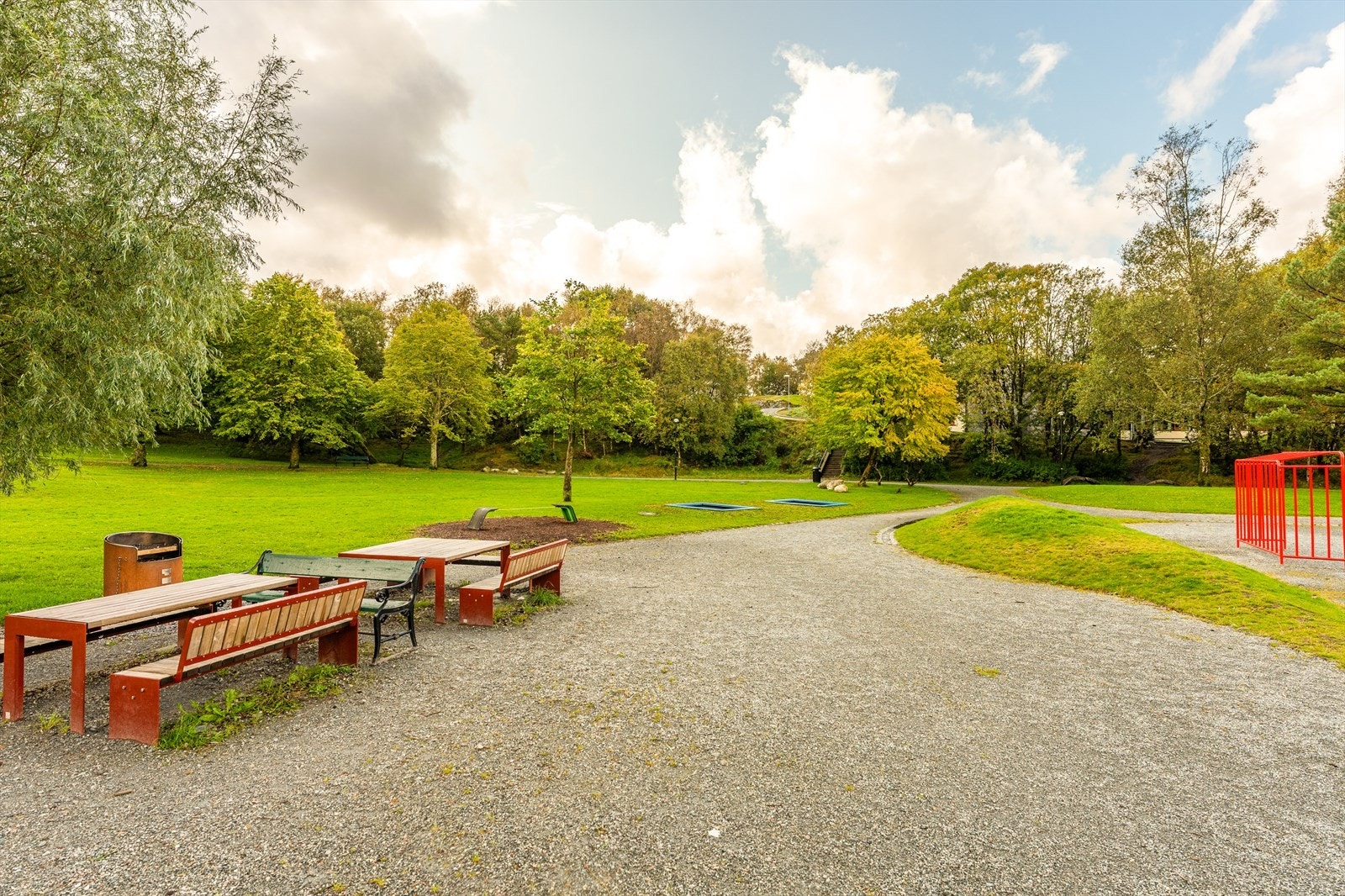 Eiendommen ligger nær en park som gir gode muligheter for rekreasjon. Galleribilde