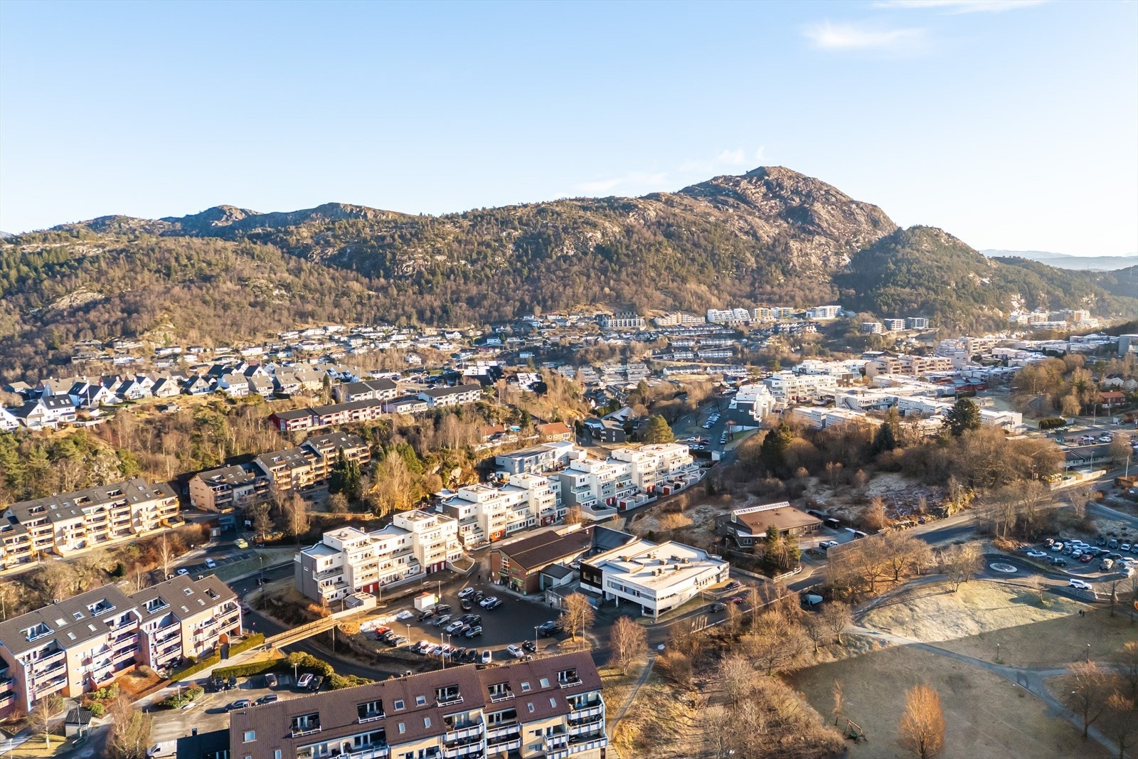5 minutters kjøretur fra leiligheten finner du Lyderhorn- ett av Bergens sju fjell. Galleribilde