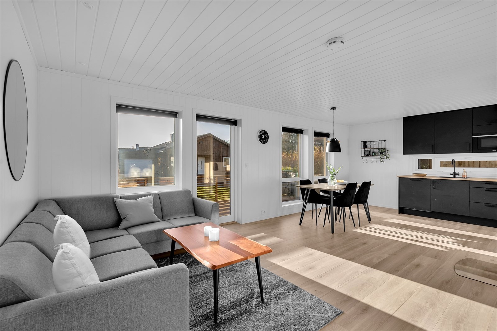 Leiligheten fremstår som moderne med tidsriktige farger og godt materialvalg Galleribilde