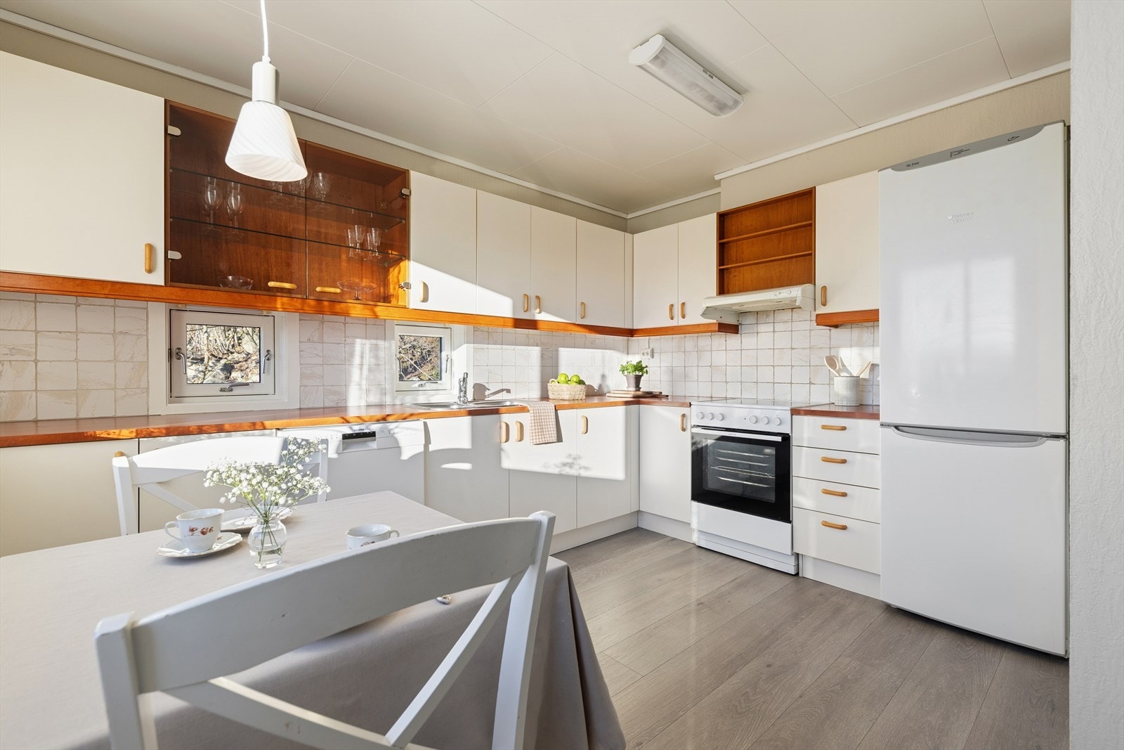 God skap- og benkeplass. Galleribilde